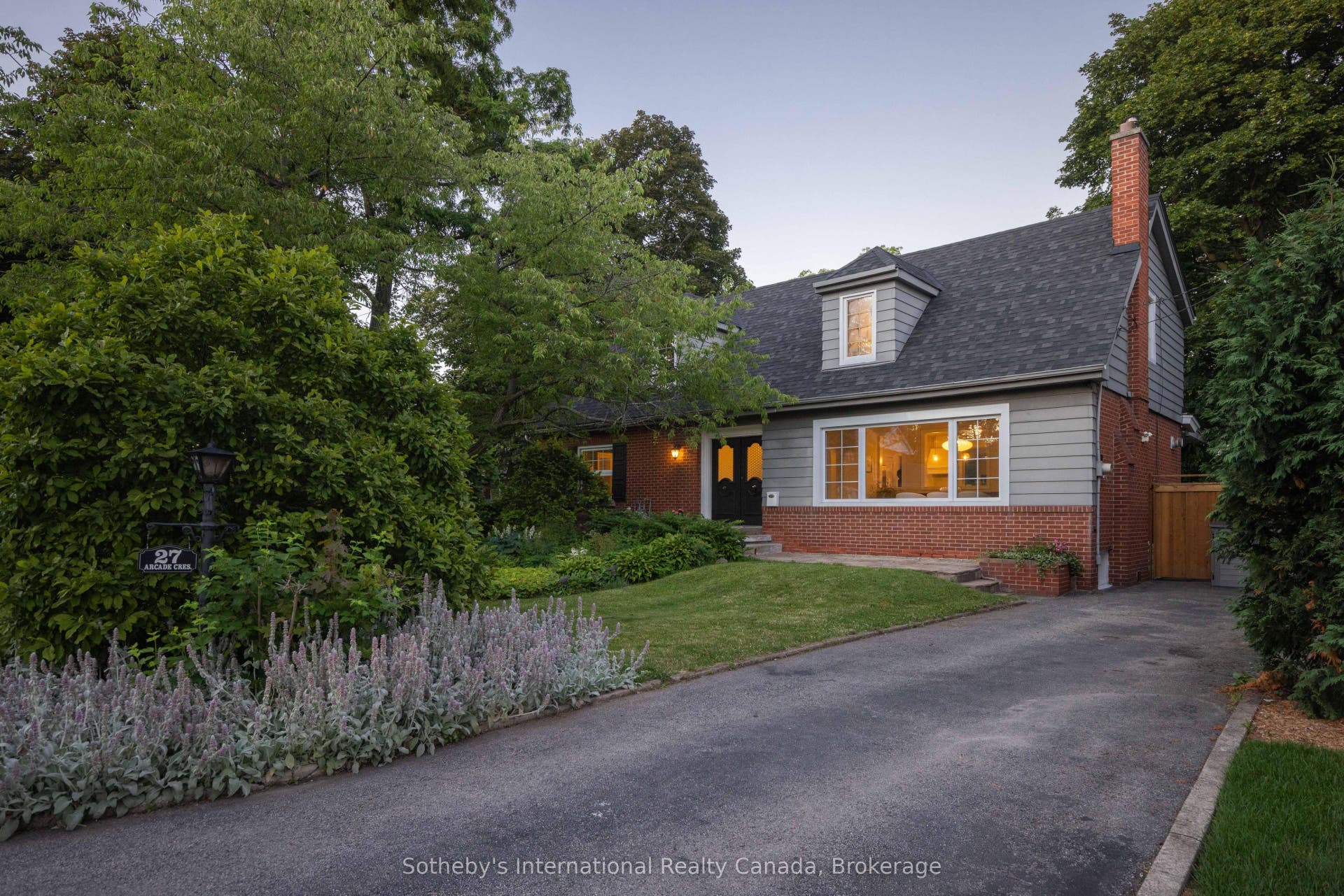 27 Arcade Crescent, Hamilton, Hamilton ON L9C 3H8
