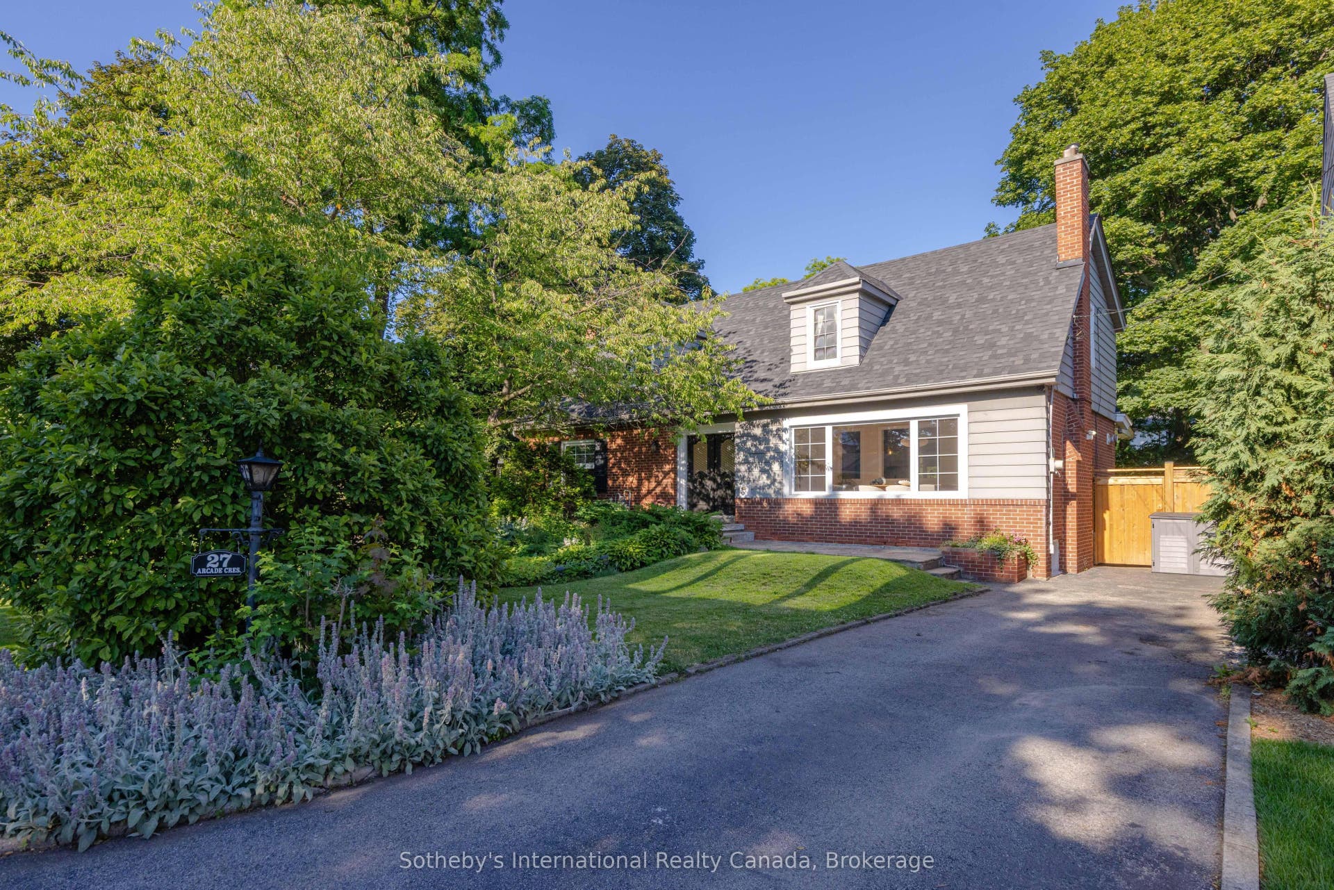 27 Arcade Crescent, Hamilton, Hamilton ON L9C 3H8