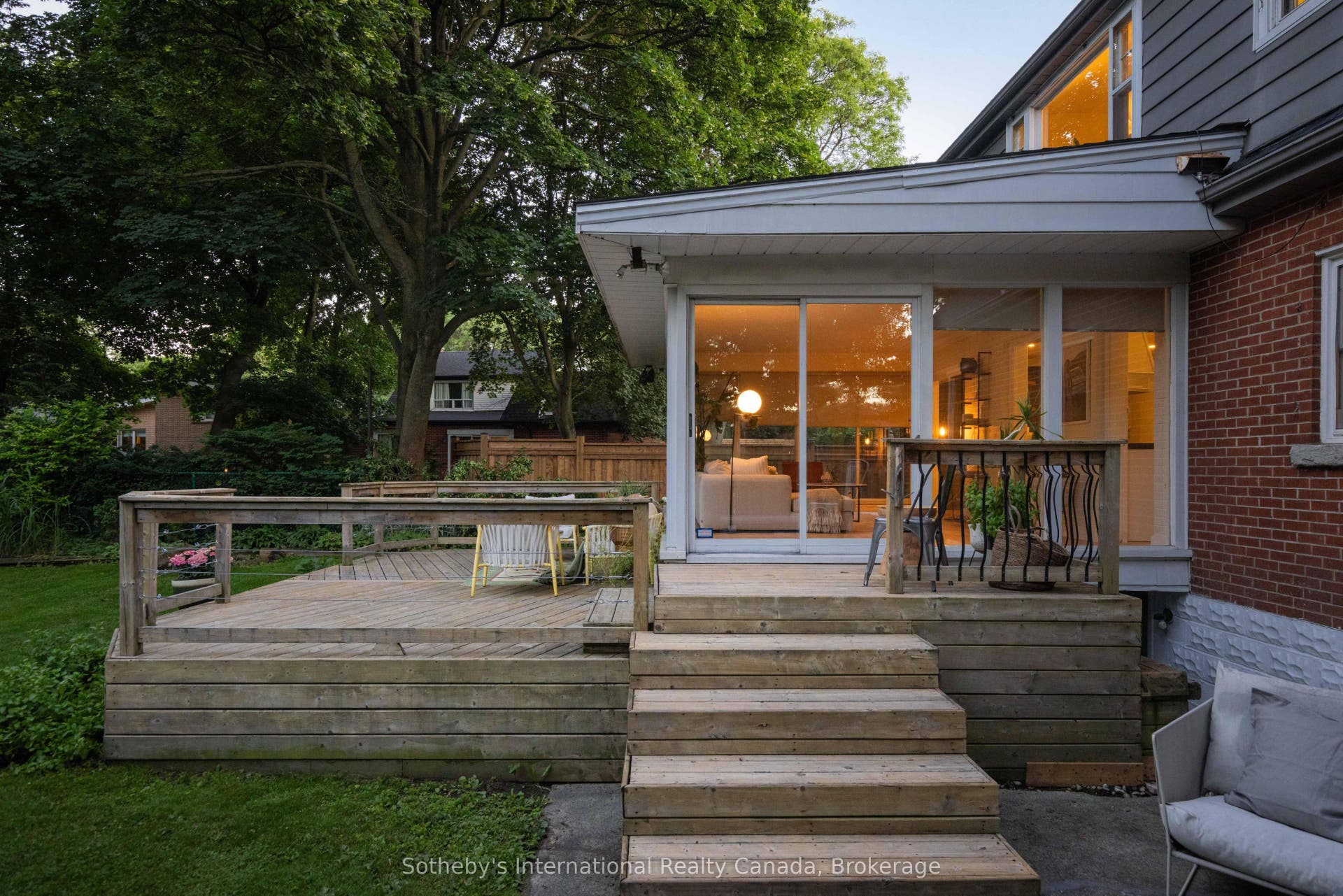 27 Arcade Crescent, Hamilton, Hamilton ON L9C 3H8