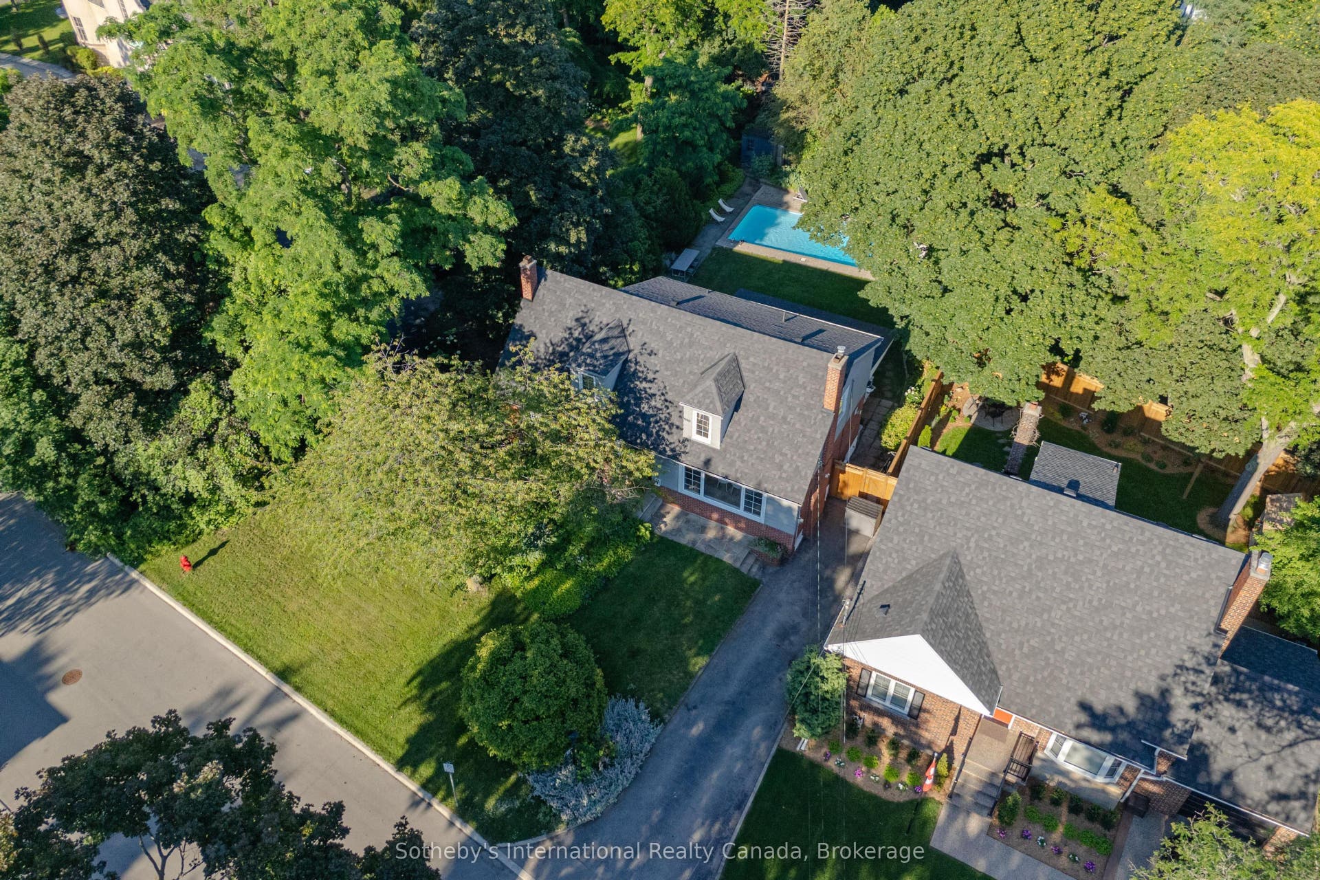 27 Arcade Crescent, Hamilton, Hamilton ON L9C 3H8