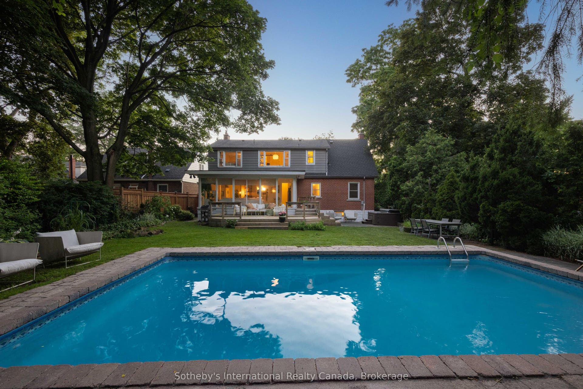 27 Arcade Crescent, Hamilton, Hamilton ON L9C 3H8
