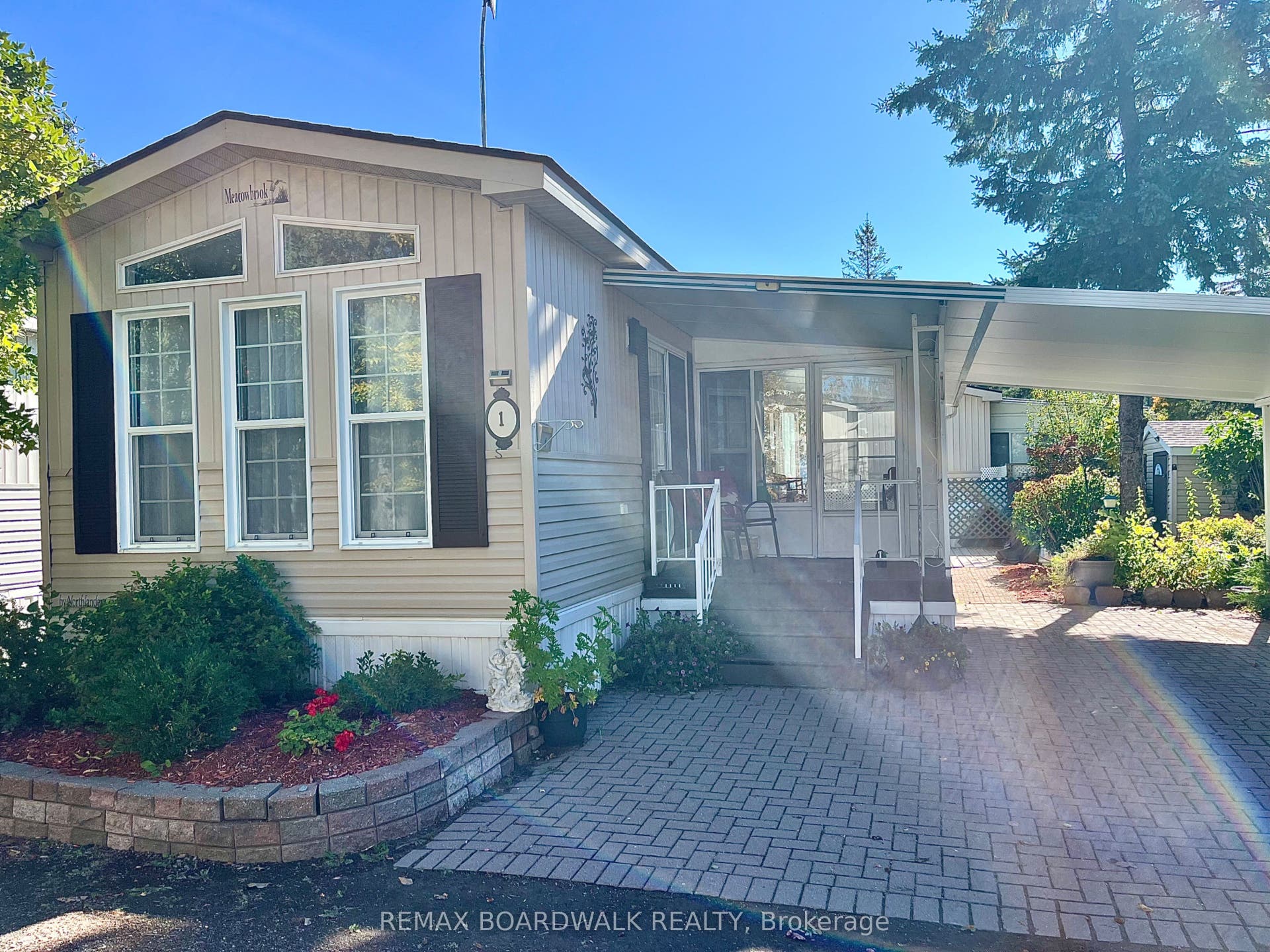 1 Mireille Private, Stittsville - Munster - Richmond, Ottawa ON K0A 1B0