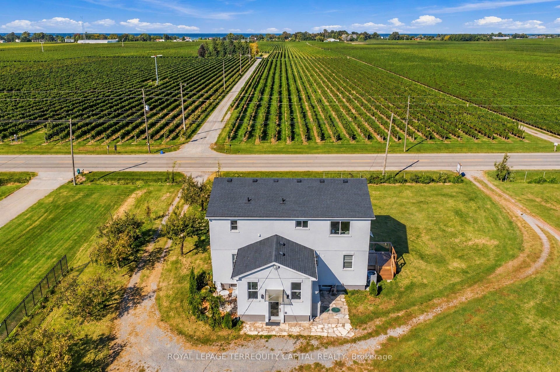 165 East West Line, Niagara-on-the-Lake, Niagara ON L0S 1J0
