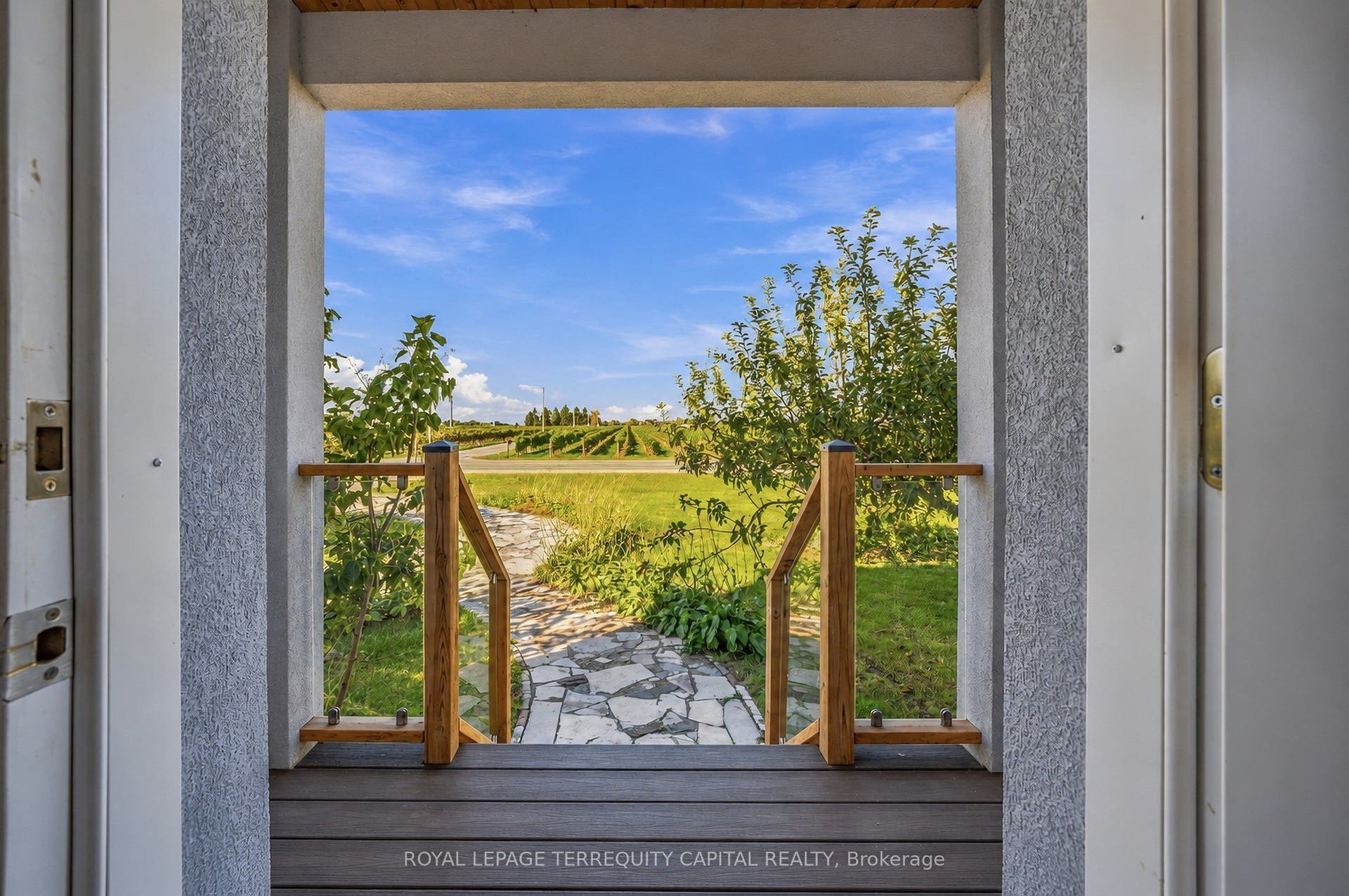 165 East West Line, Niagara-on-the-Lake, Niagara ON L0S 1J0