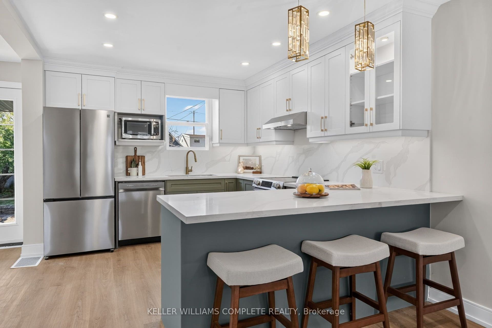 Green bottom cabinets, photos show blue.