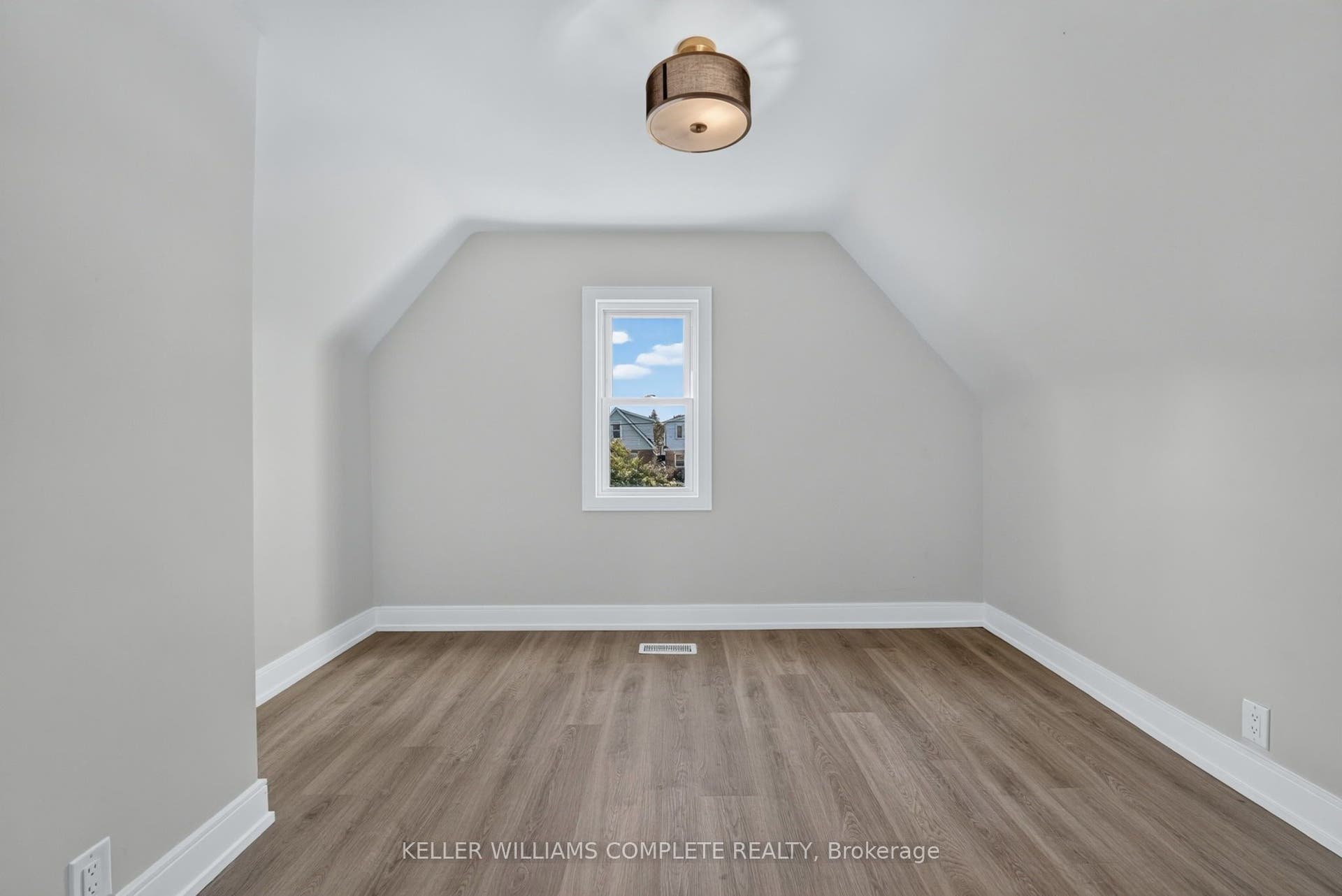215 PALING Avenue, Hamilton, Hamilton ON L8H 5J6