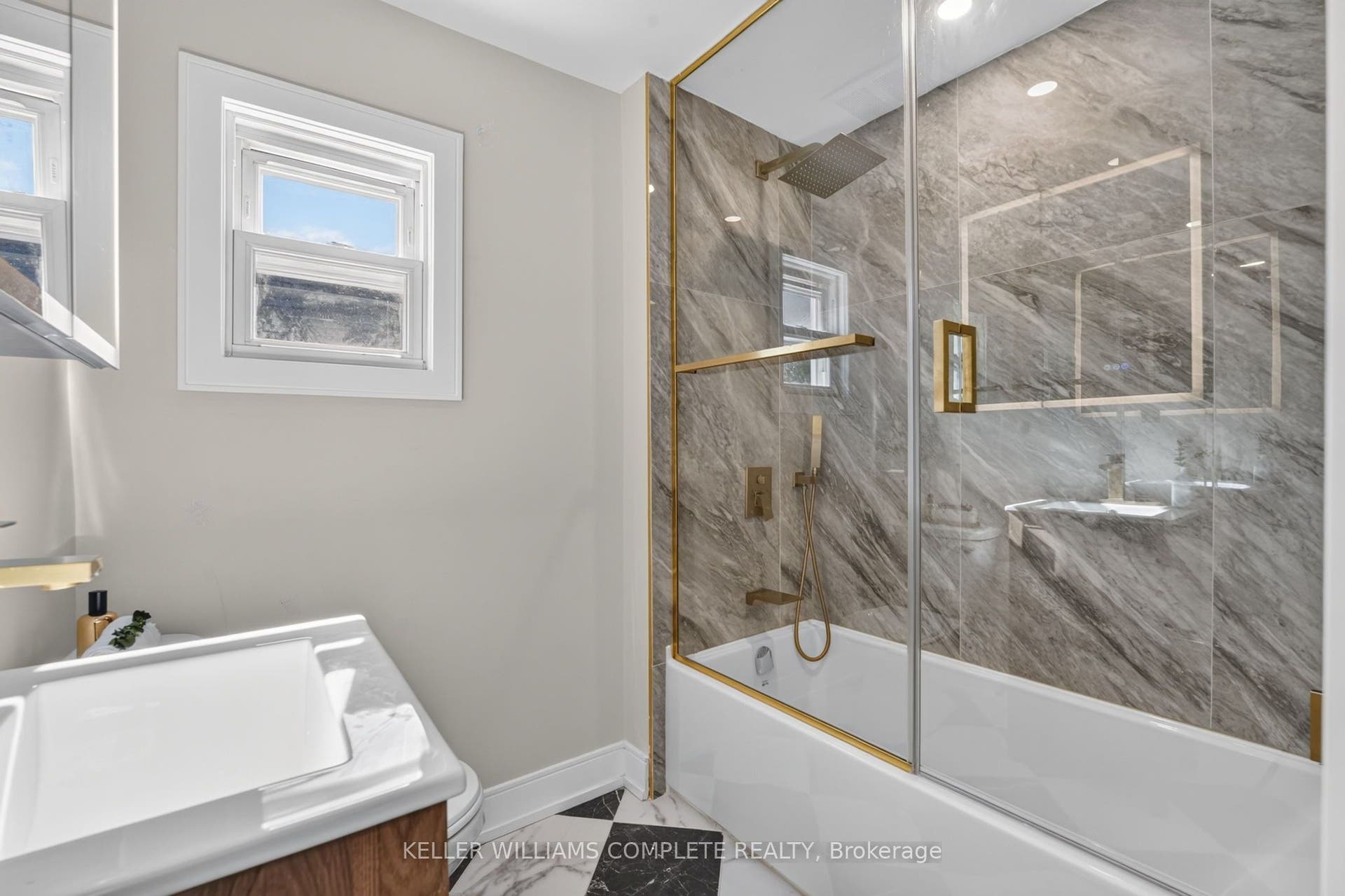 215 PALING Avenue, Hamilton, Hamilton ON L8H 5J6