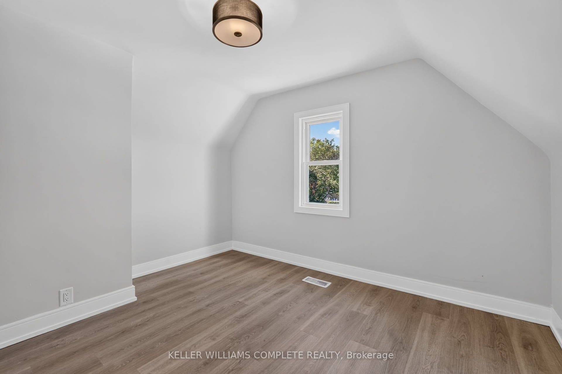 215 PALING Avenue, Hamilton, Hamilton ON L8H 5J6