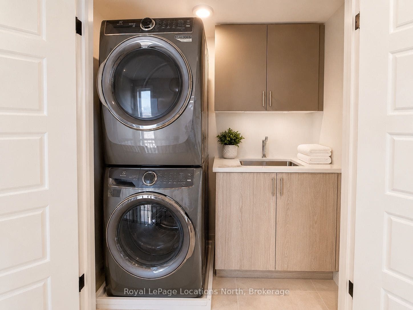 Upstairs Laundry - Appliances Included!