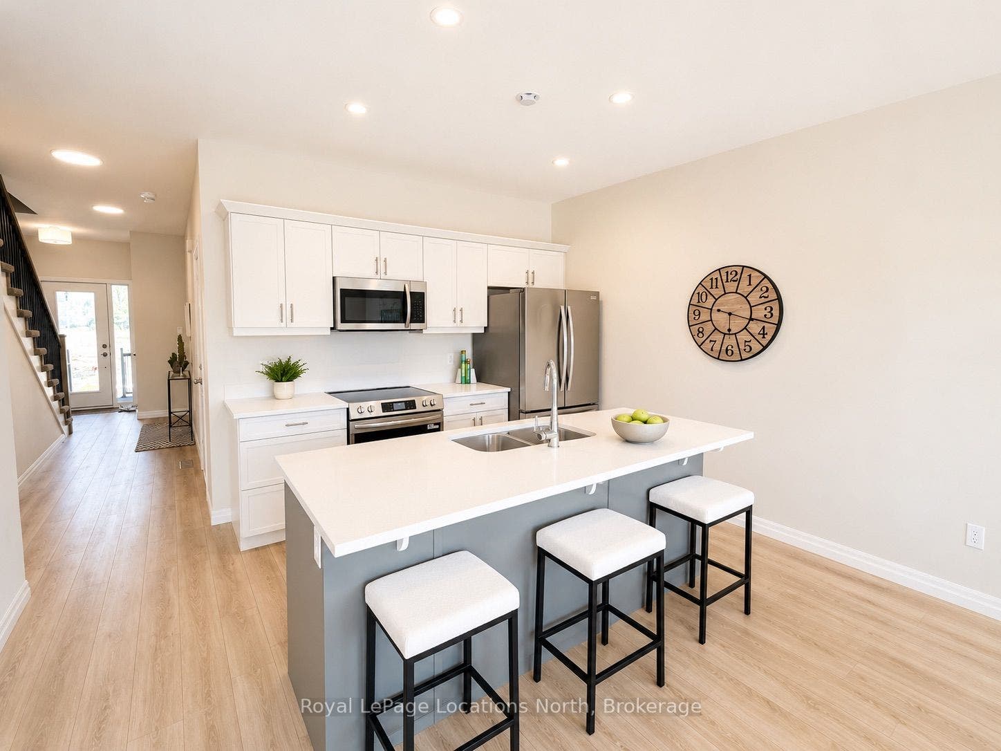 Standard Kitchen - Appliances & Quartz counters!