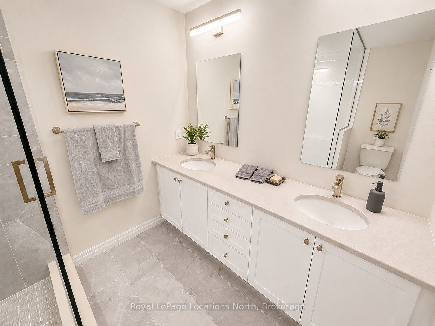 Primary bedroom ensuite