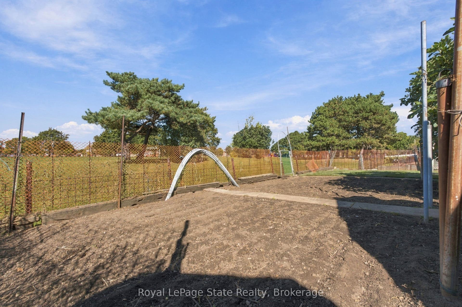 REAR yard backs onto greenspace & parkland!