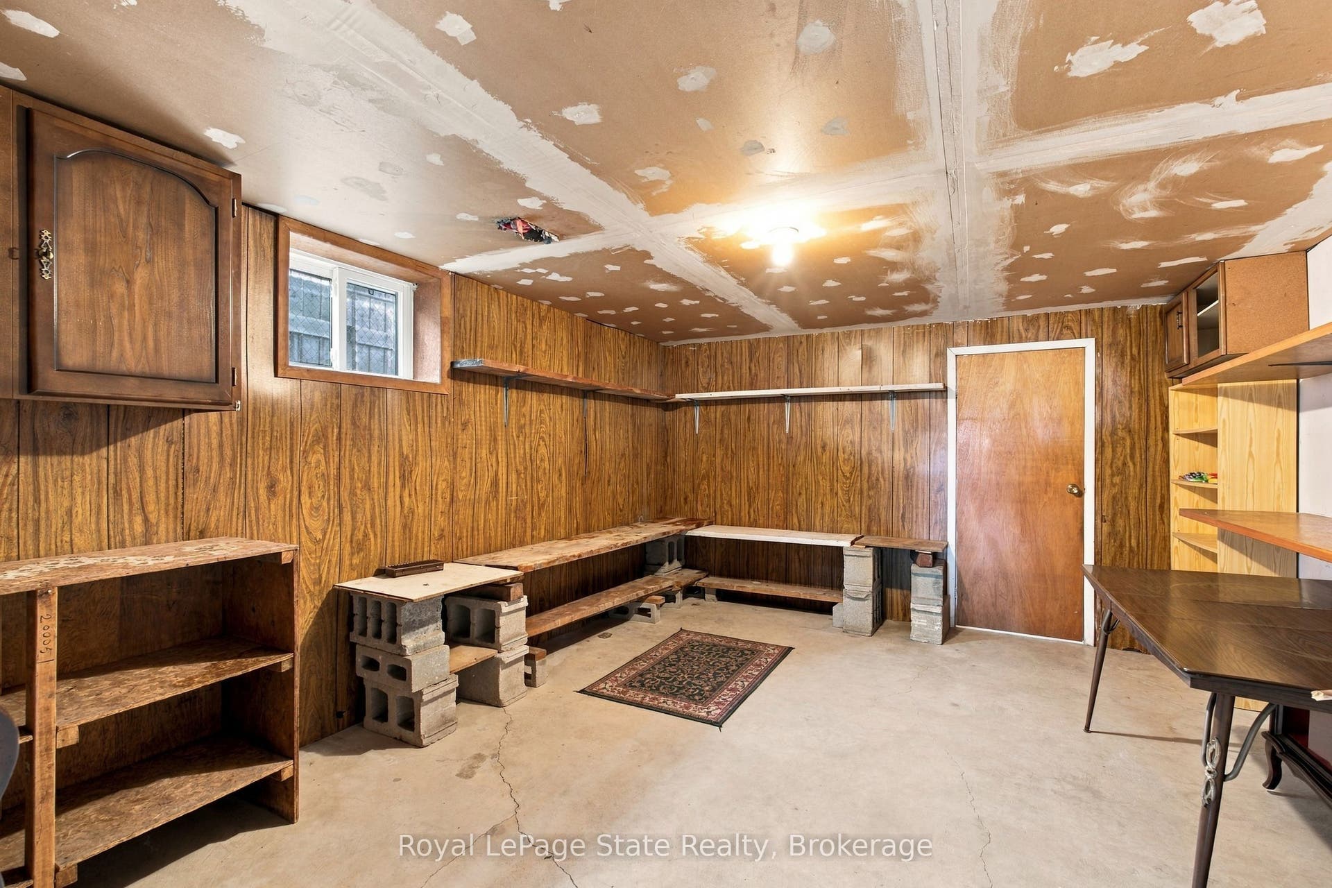 Storage room can EASILY become a BEDROOM...