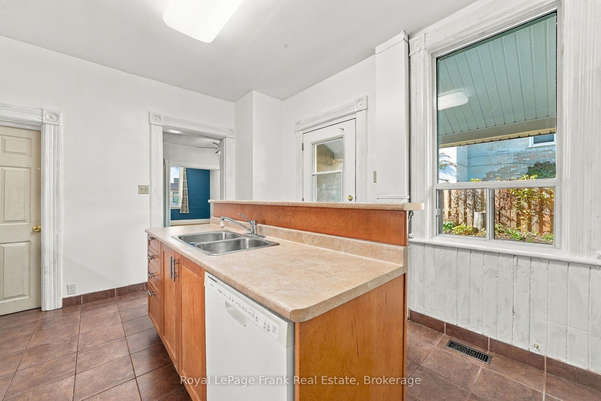 492 Hopkins Avenue, Peterborough, Peterborough ON K9H 2R8