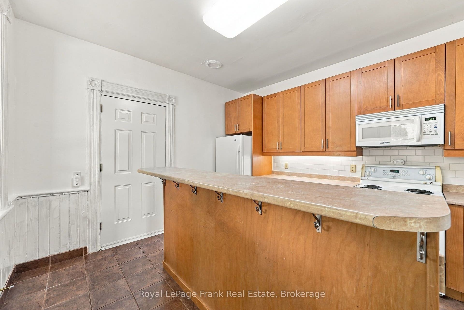 492 Hopkins Avenue, Peterborough, Peterborough ON K9H 2R8