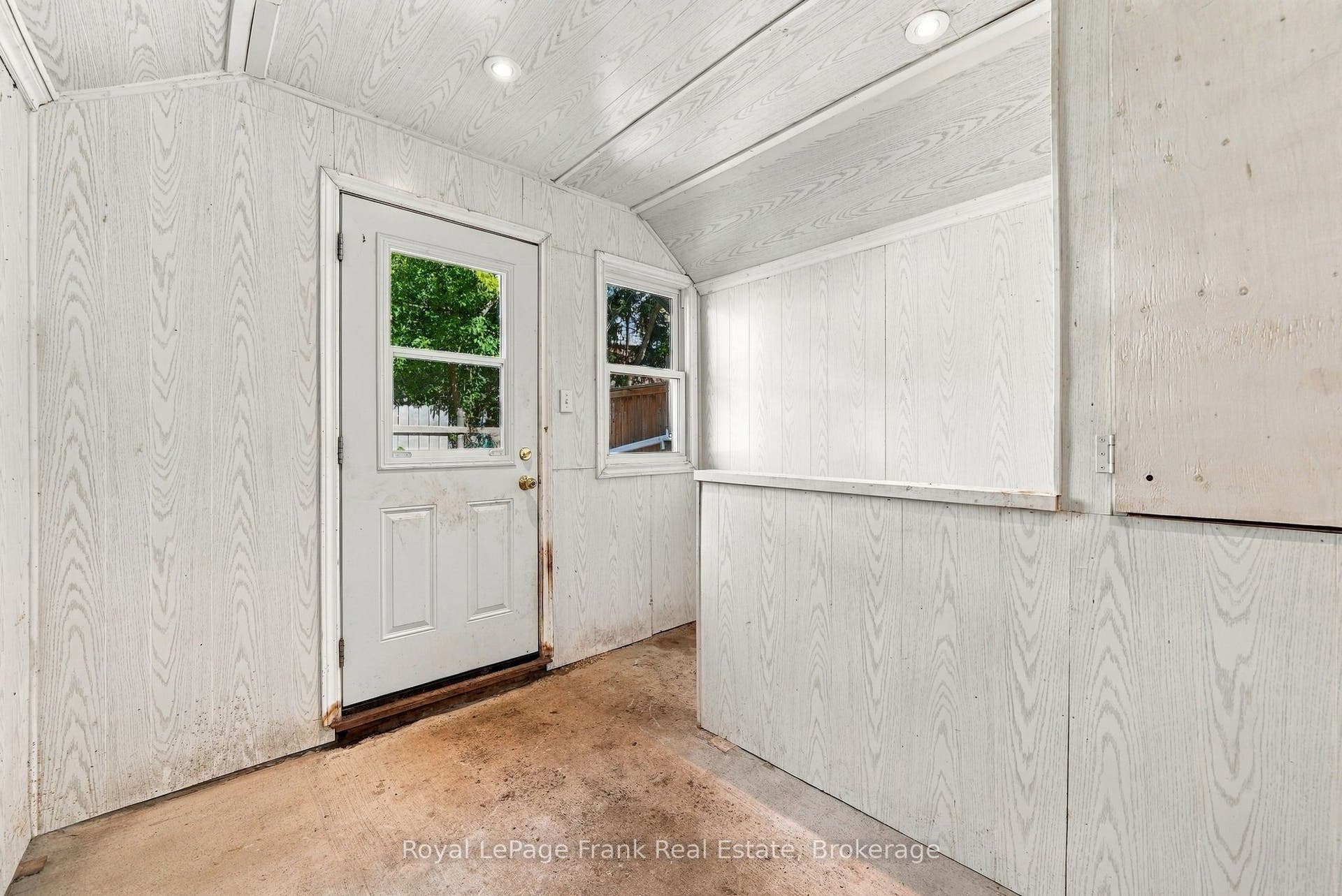 492 Hopkins Avenue, Peterborough, Peterborough ON K9H 2R8