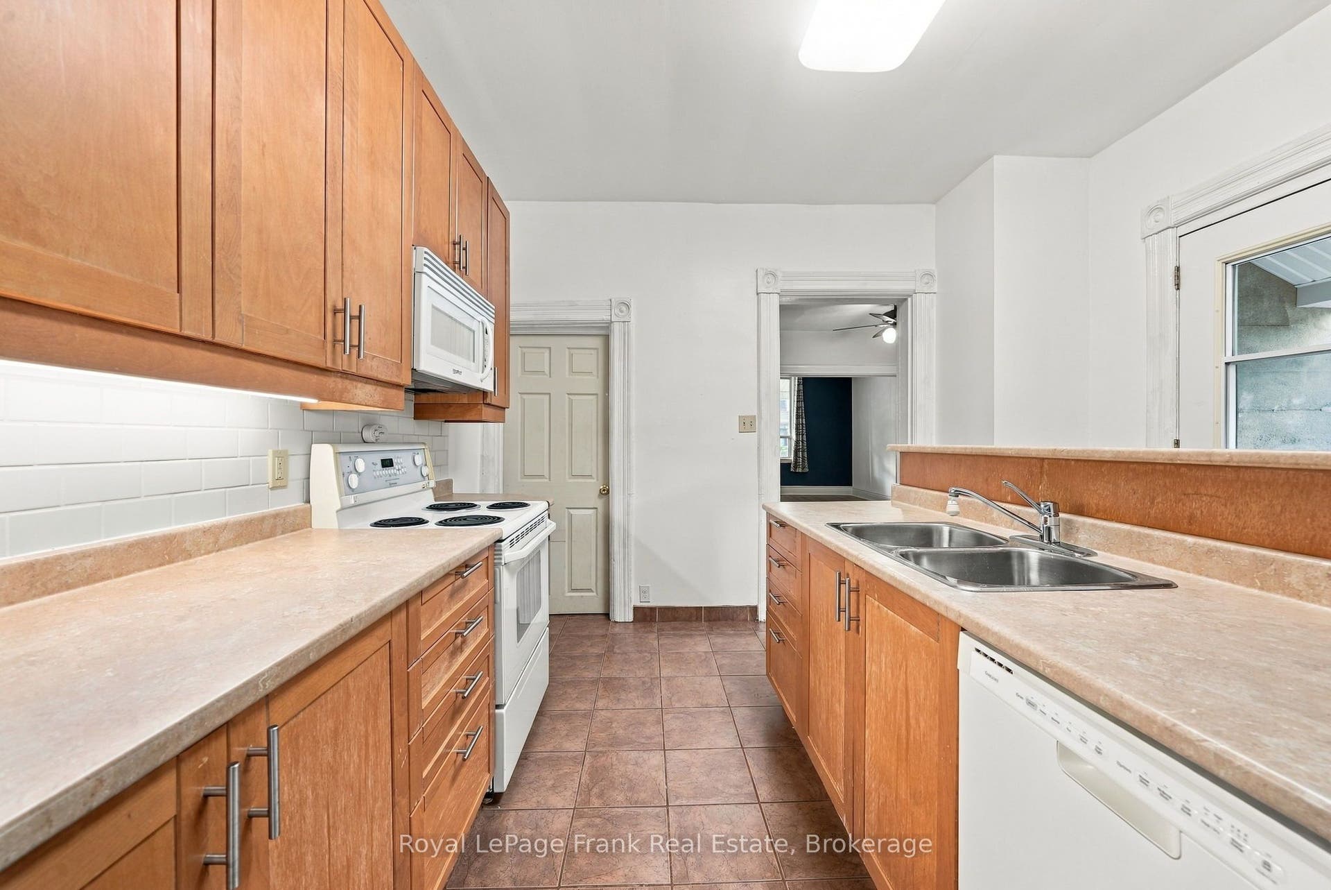 492 Hopkins Avenue, Peterborough, Peterborough ON K9H 2R8