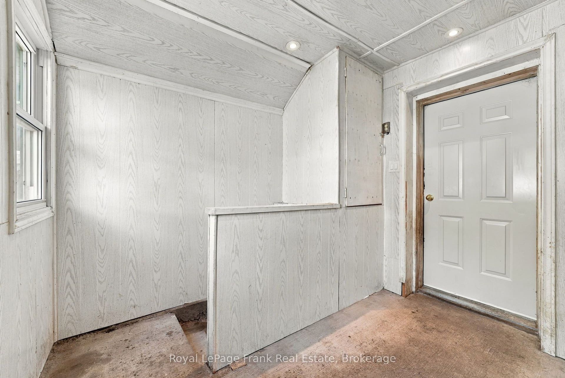 492 Hopkins Avenue, Peterborough, Peterborough ON K9H 2R8
