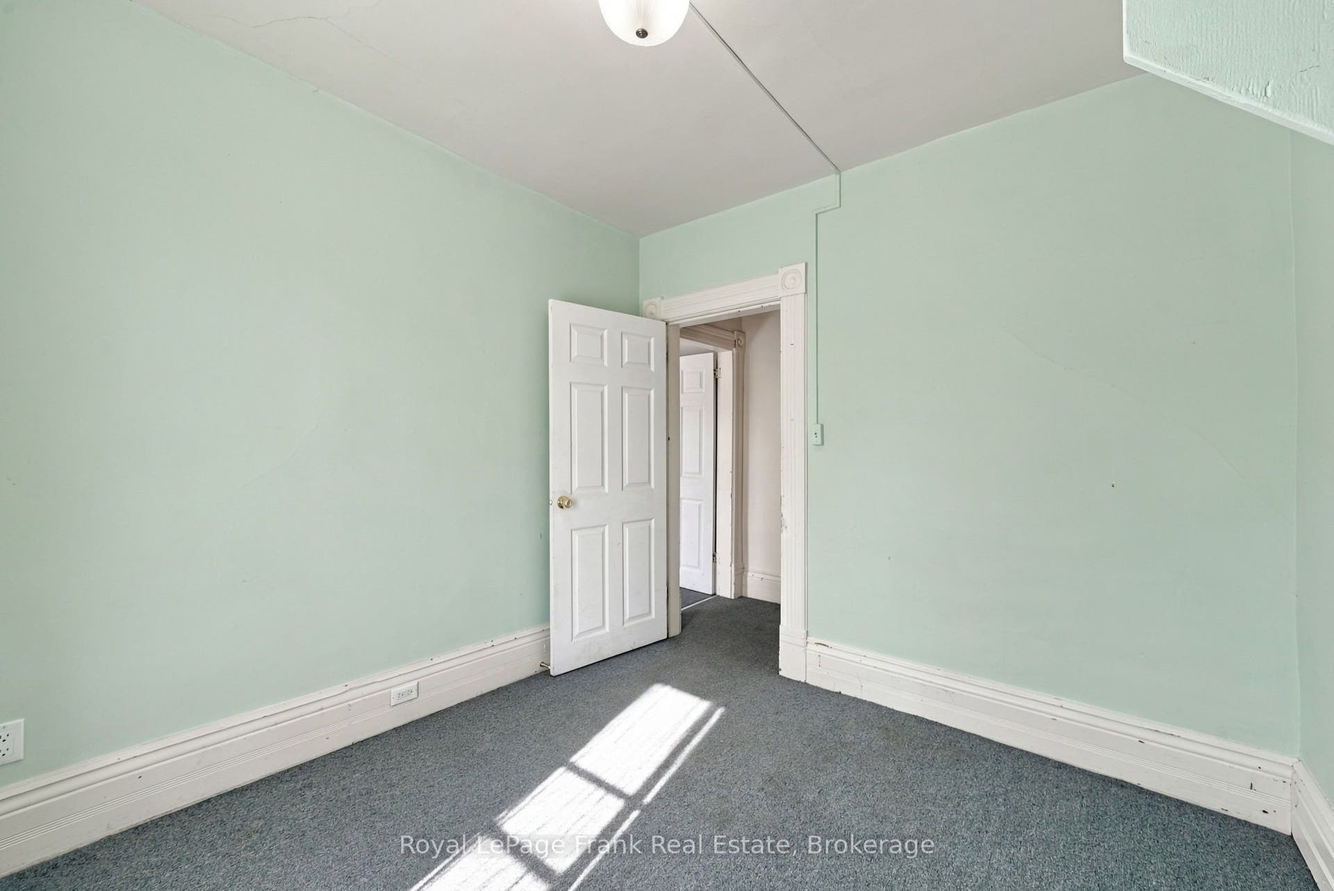 492 Hopkins Avenue, Peterborough, Peterborough ON K9H 2R8