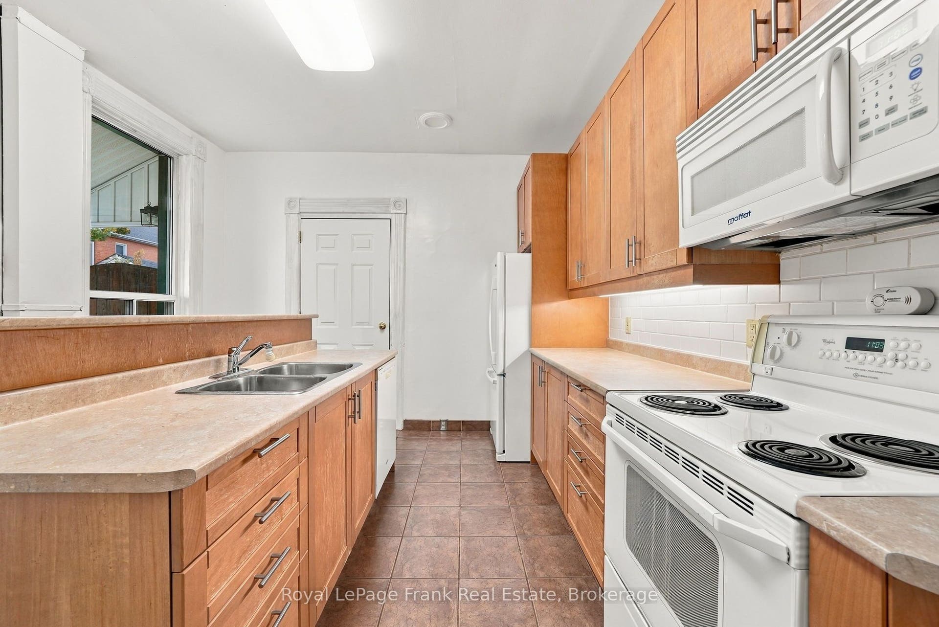 492 Hopkins Avenue, Peterborough, Peterborough ON K9H 2R8