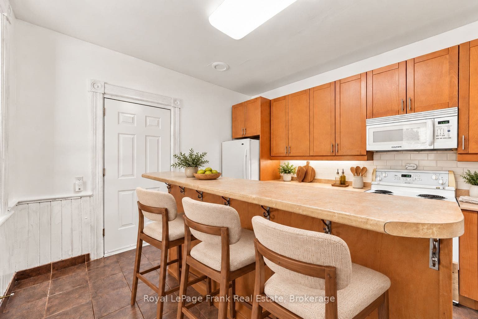 492 Hopkins Avenue, Peterborough, Peterborough ON K9H 2R8