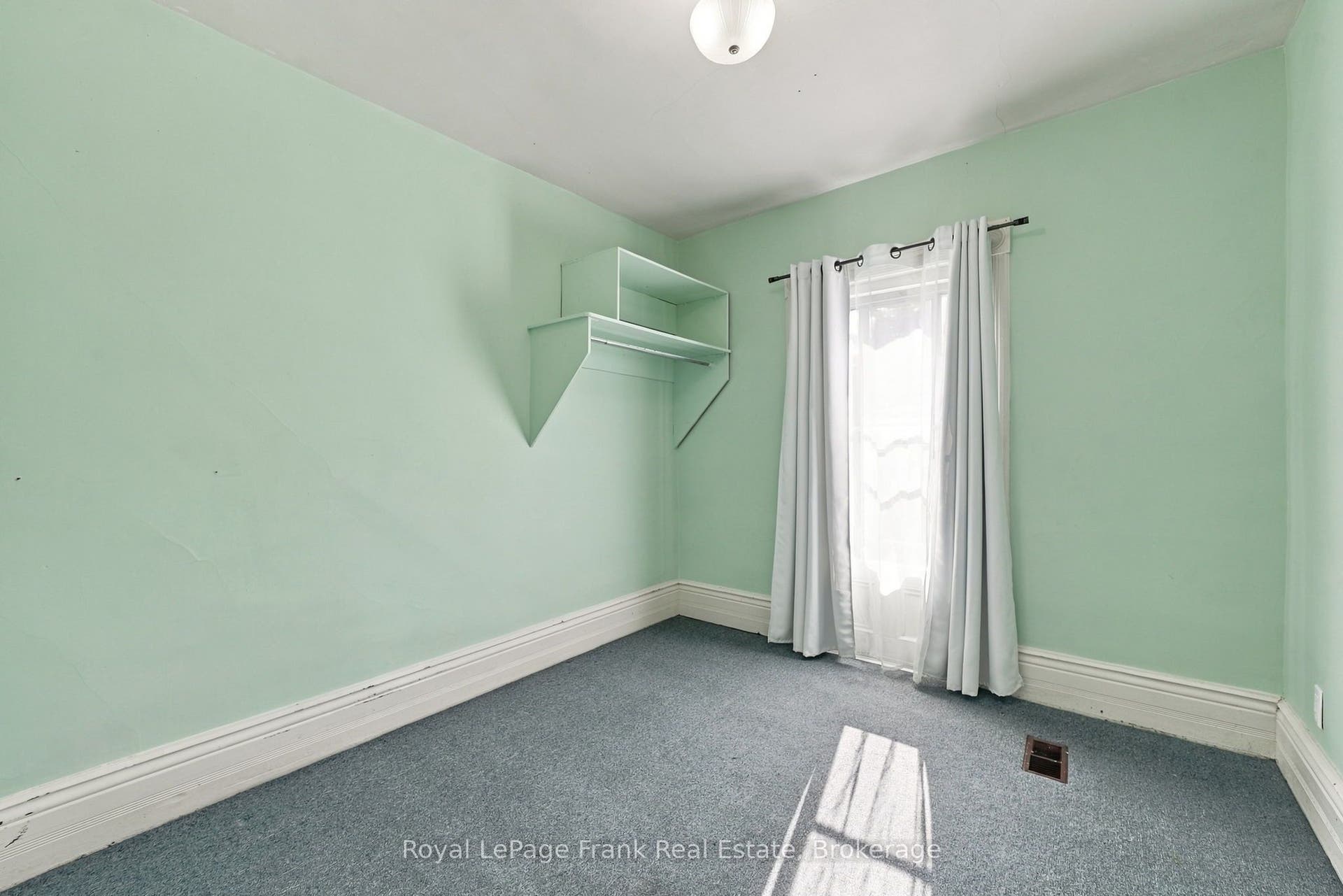 492 Hopkins Avenue, Peterborough, Peterborough ON K9H 2R8