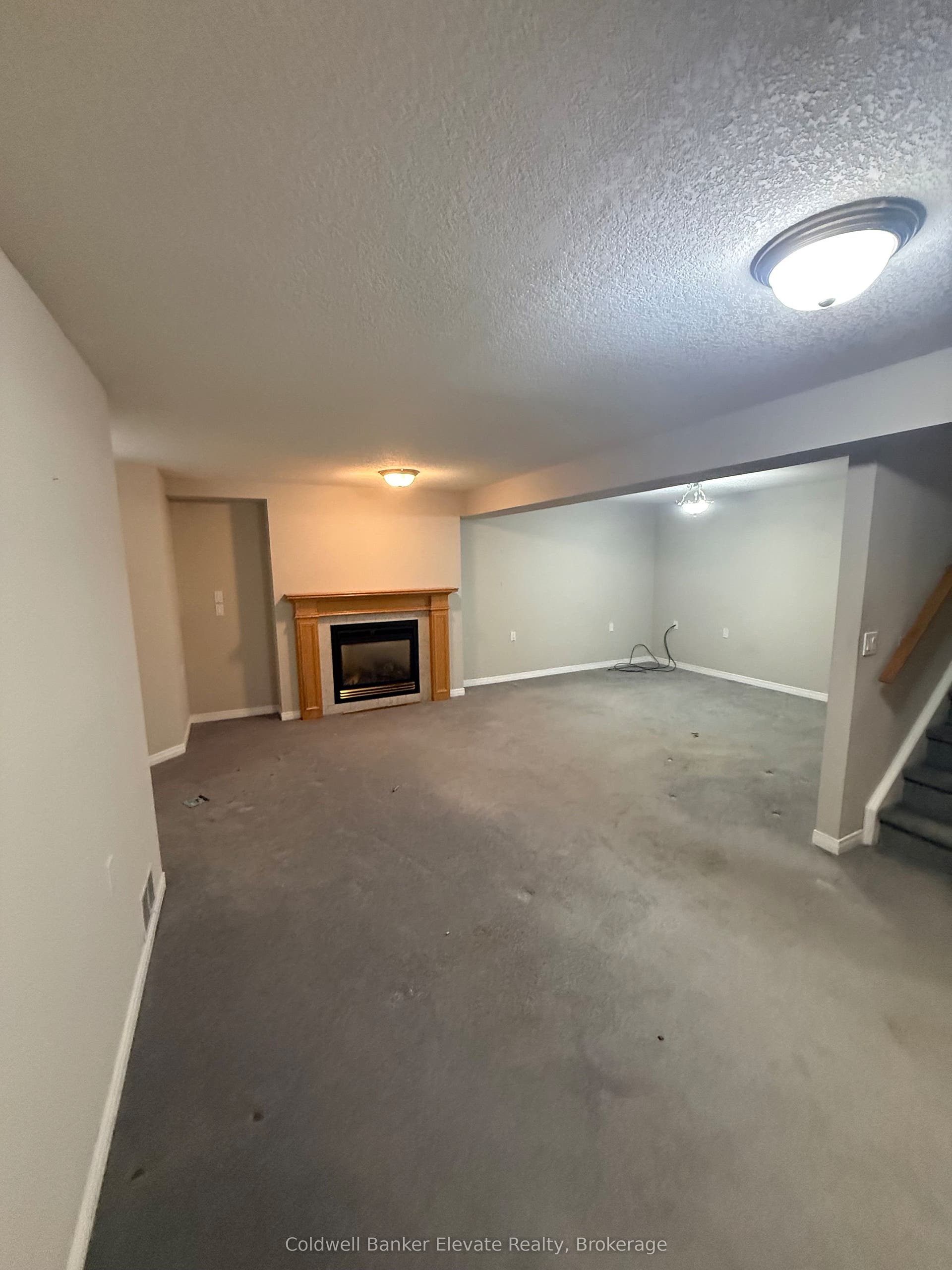 2705 Kingsway Drive, #9, Kitchener, Waterloo ON N2C 2T2 2705 Kingsway Drive, #9, Kitchener, Waterloo ON N2C 2T2