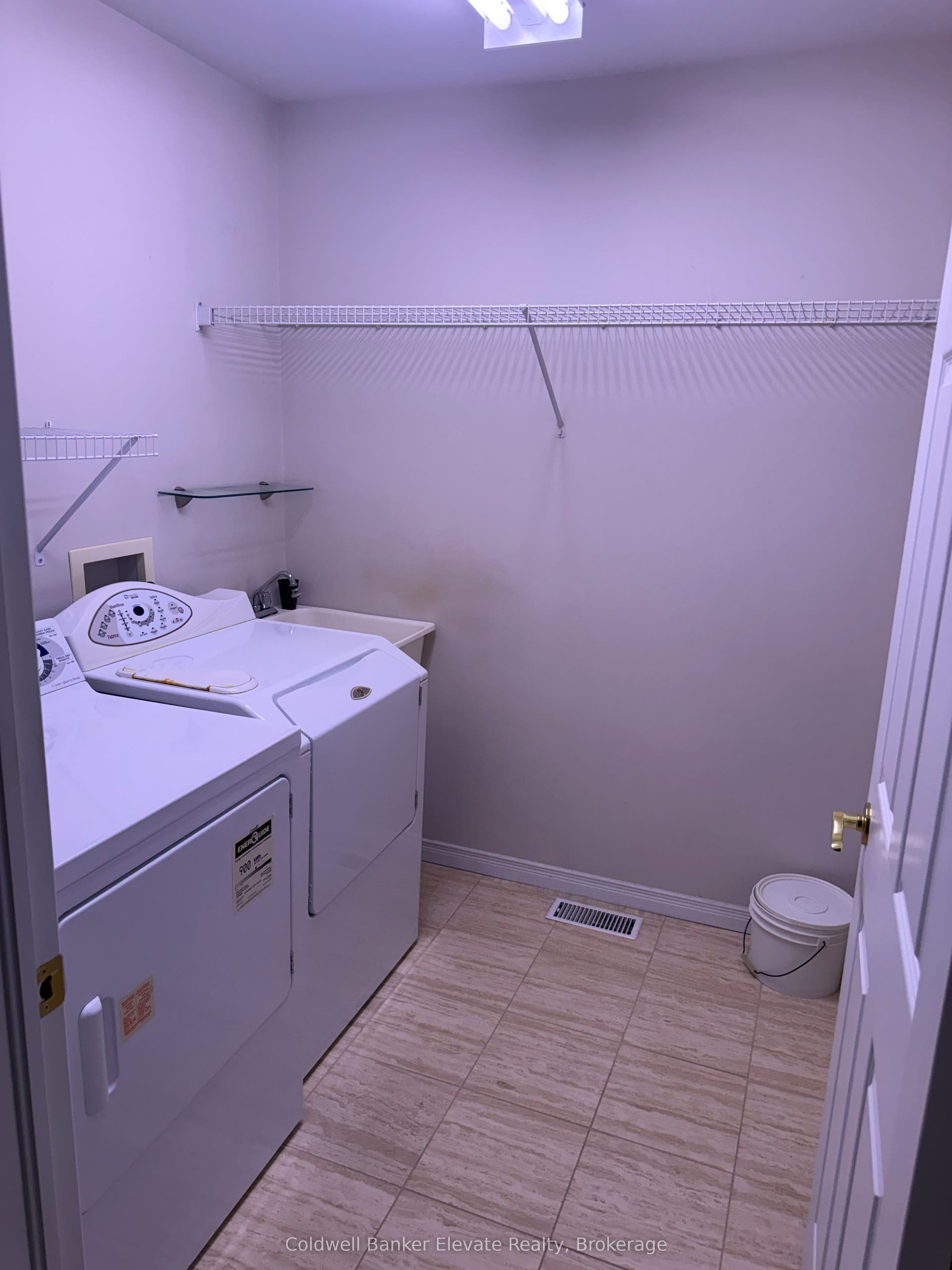 2705 Kingsway Drive, #9, Kitchener, Waterloo ON N2C 2T2 2705 Kingsway Drive, #9, Kitchener, Waterloo ON N2C 2T2