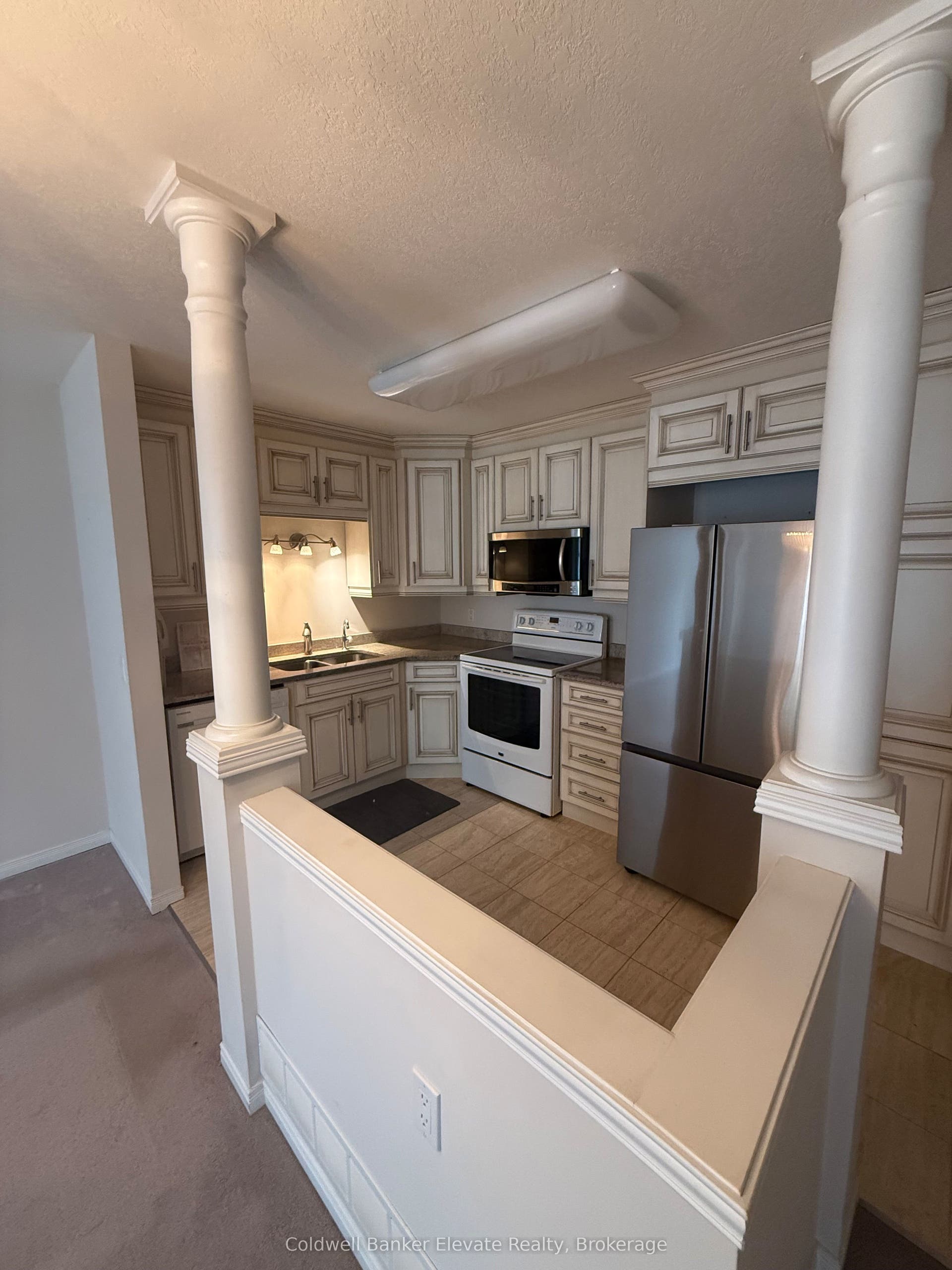 2705 Kingsway Drive, #9, Kitchener, Waterloo ON N2C 2T2 2705 Kingsway Drive, #9, Kitchener, Waterloo ON N2C 2T2