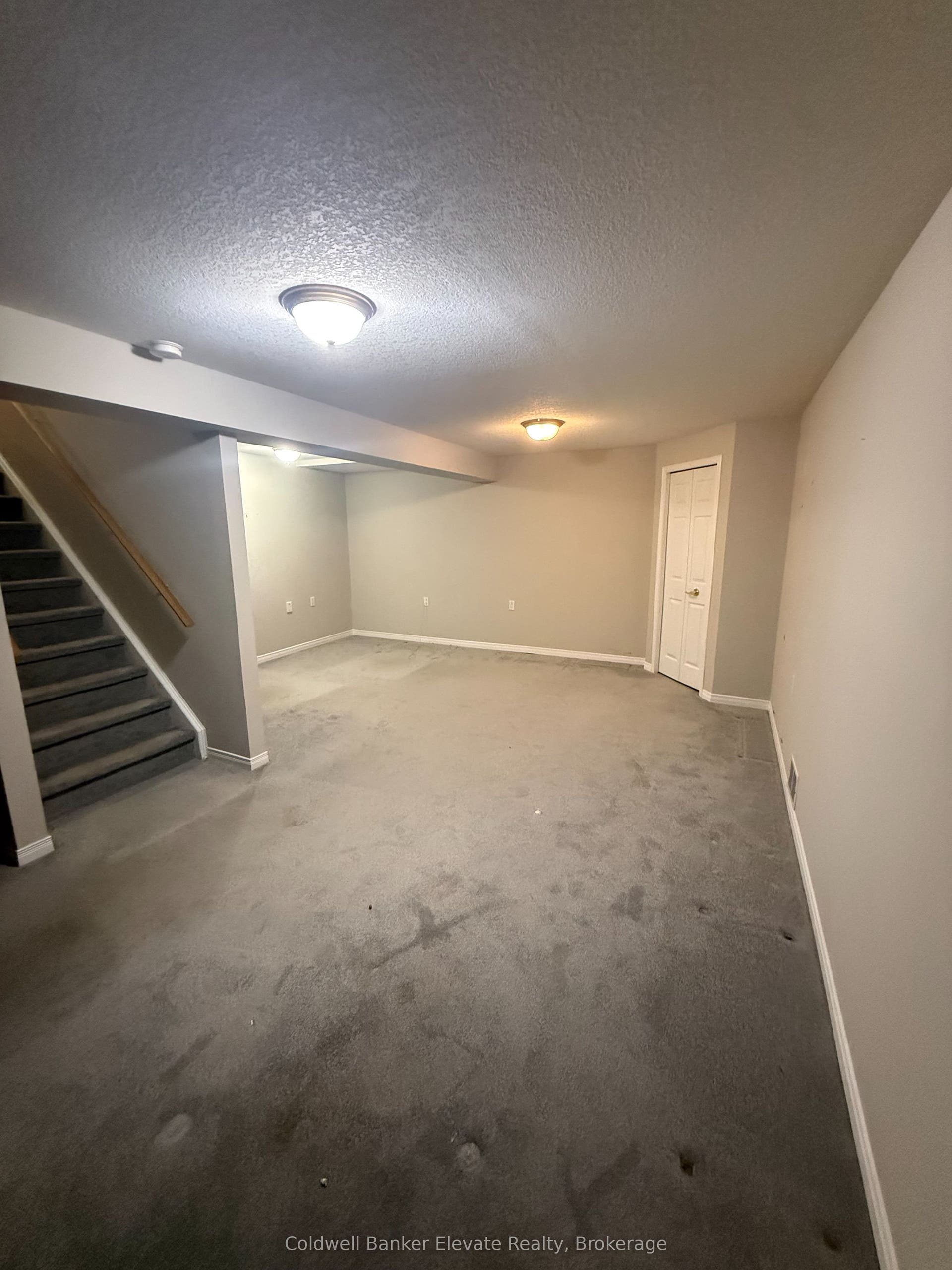 2705 Kingsway Drive, #9, Kitchener, Waterloo ON N2C 2T2 2705 Kingsway Drive, #9, Kitchener, Waterloo ON N2C 2T2