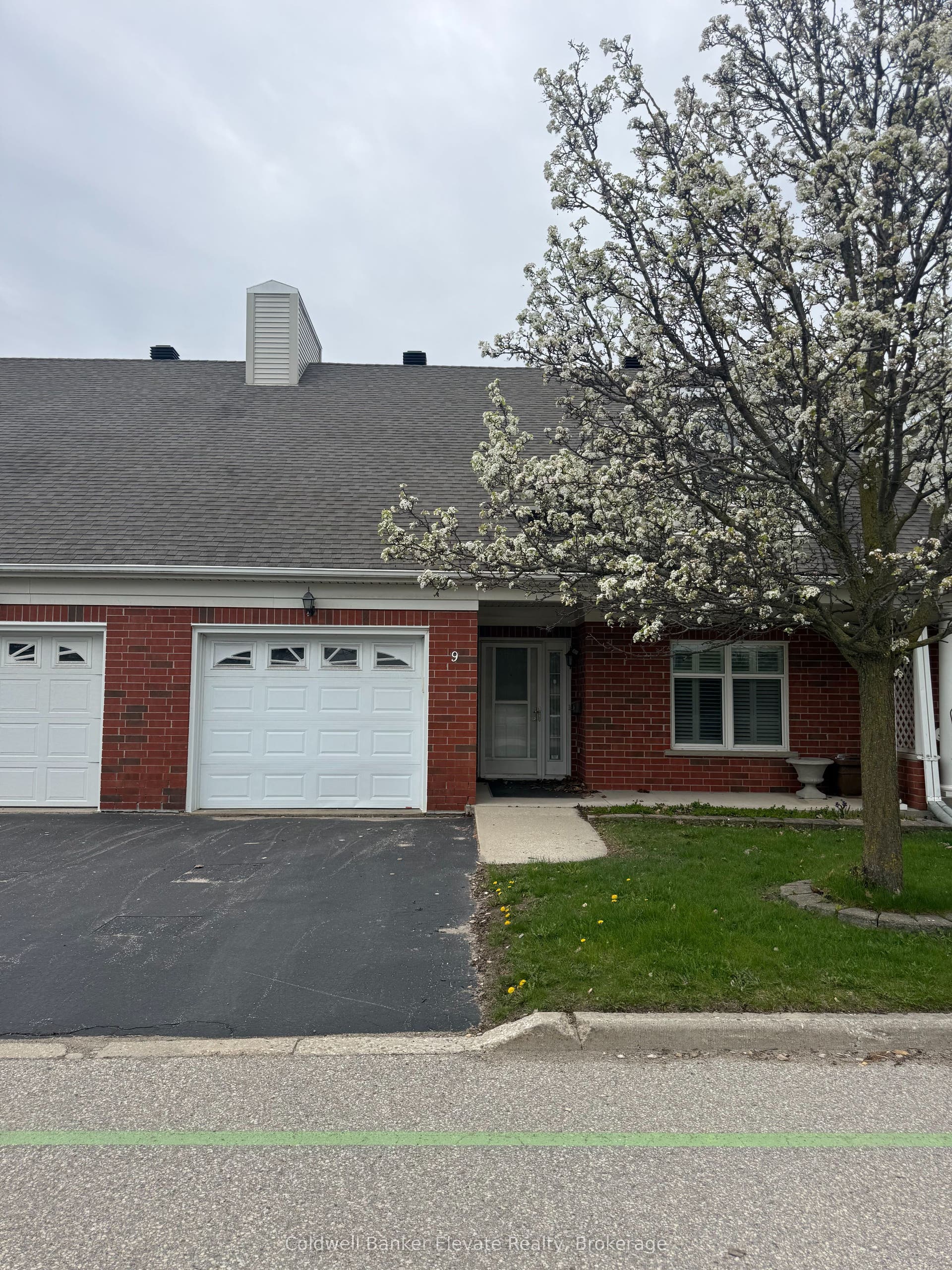 2705 Kingsway Drive, #9, Kitchener, Waterloo ON N2C 2T2 2705 Kingsway Drive, #9, Kitchener, Waterloo ON N2C 2T2