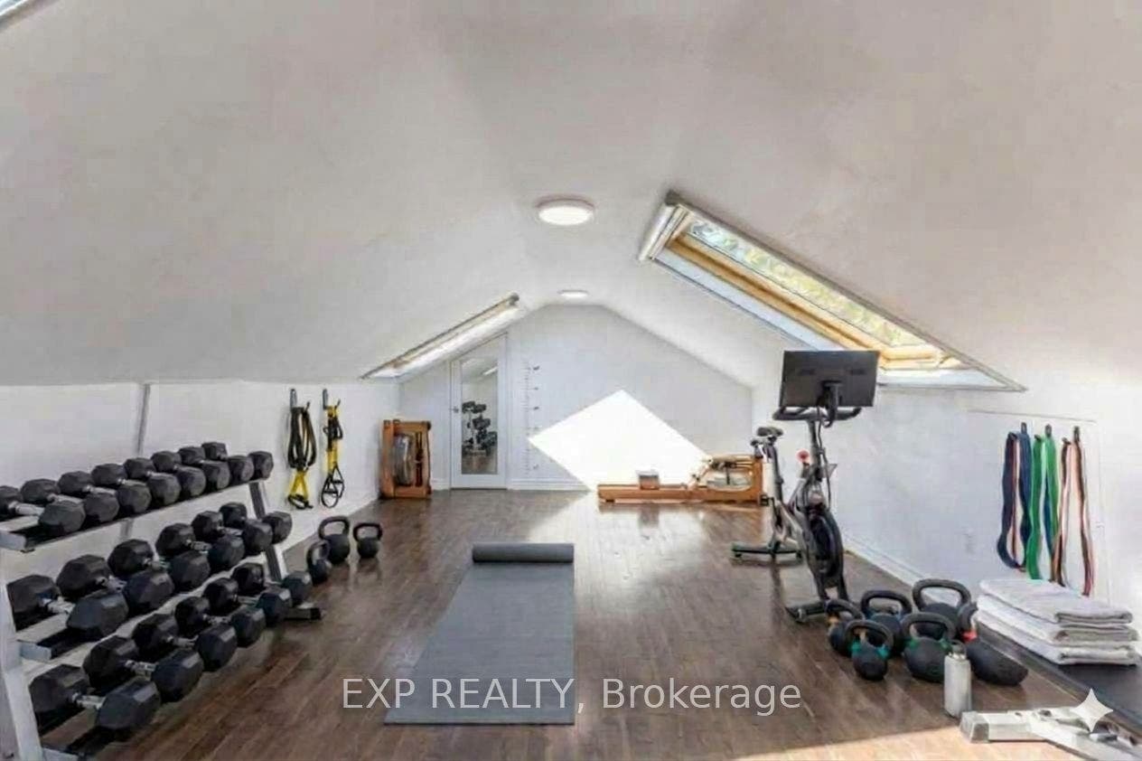 Flex space virtually staged