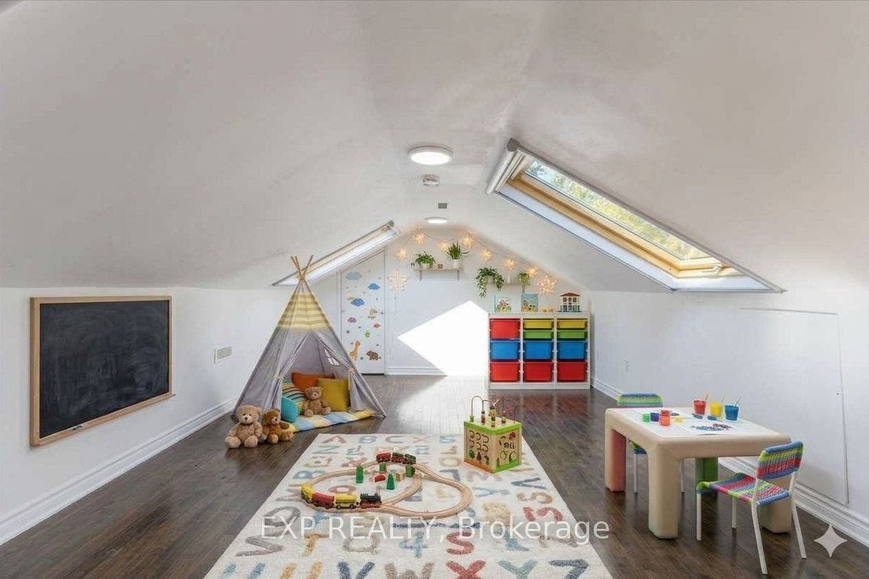 Flex space virtually staged