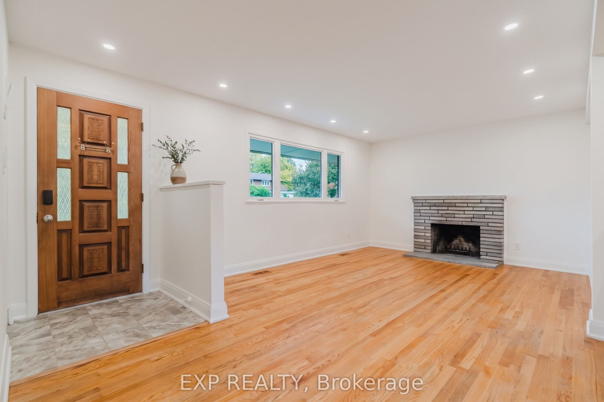 24 Newhaven Street, South Of Baseline To Knoxdale, Ottawa ON K2G 0X5