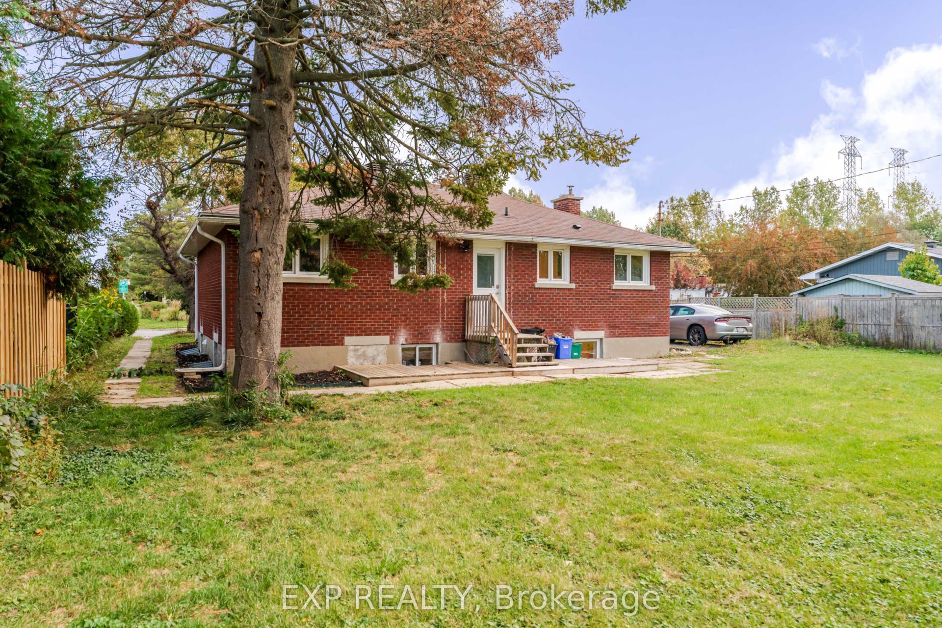 24 Newhaven Street, South Of Baseline To Knoxdale, Ottawa ON K2G 0X5