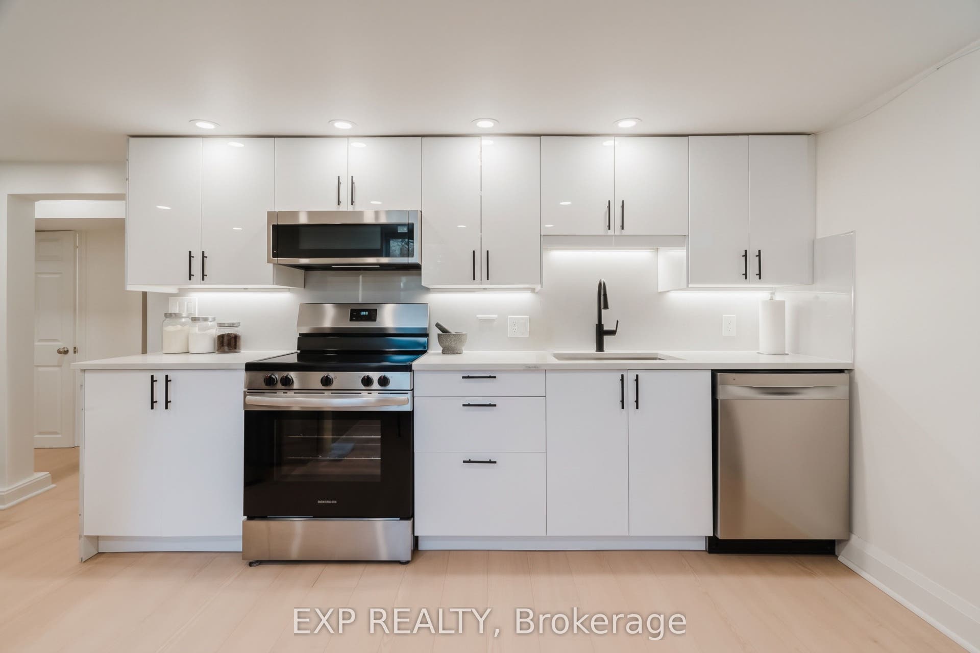 24 Newhaven Street, South Of Baseline To Knoxdale, Ottawa ON K2G 0X5