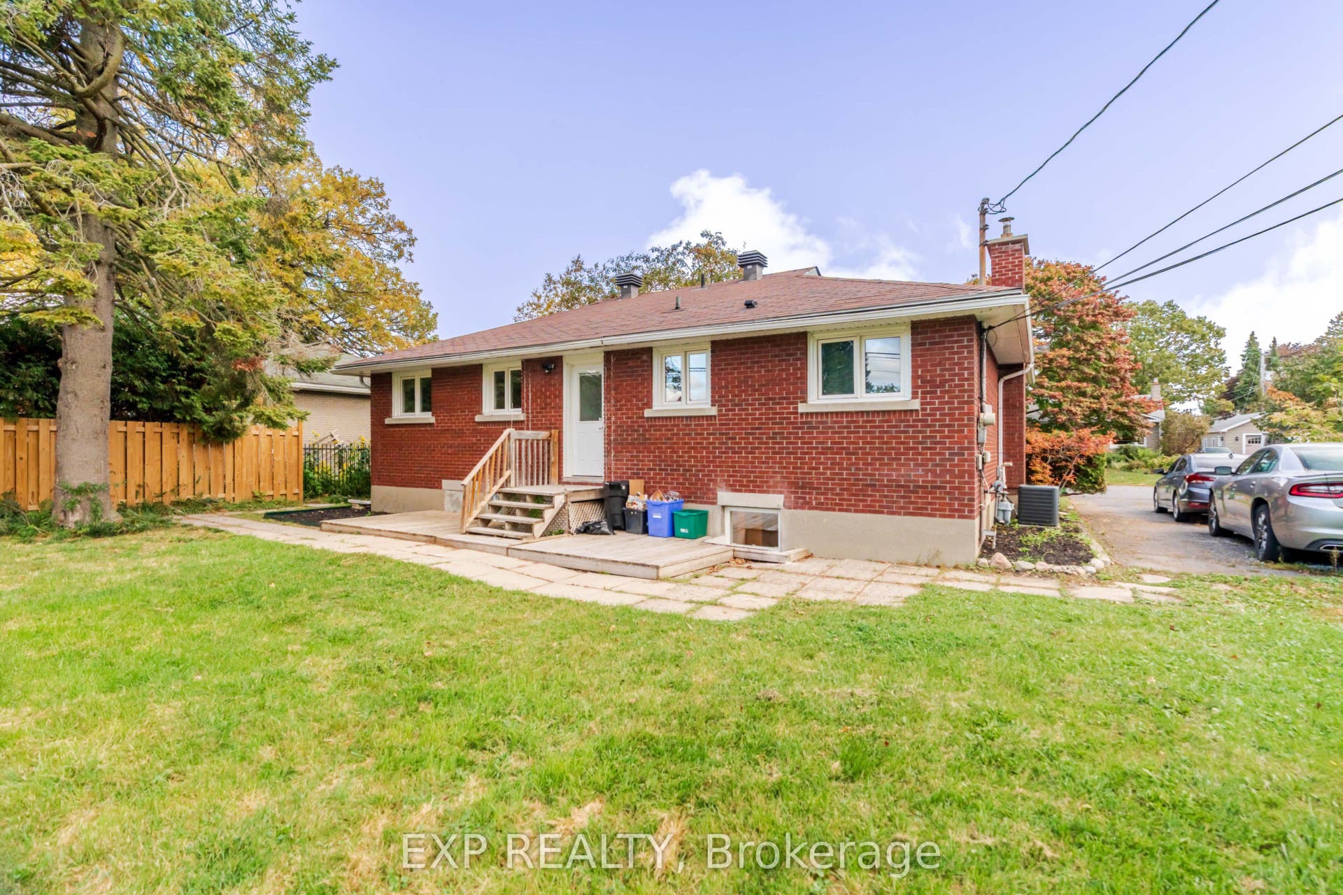 24 Newhaven Street, South Of Baseline To Knoxdale, Ottawa ON K2G 0X5