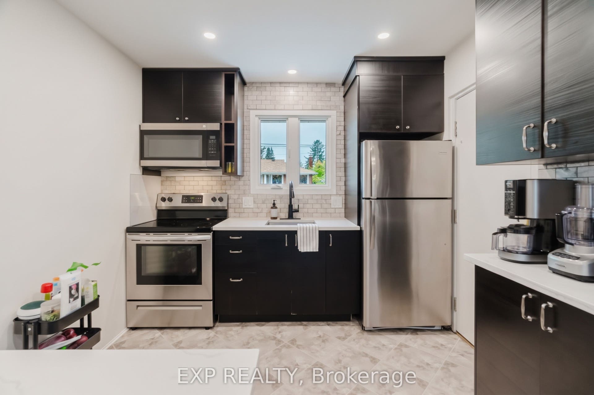 24 Newhaven Street, South Of Baseline To Knoxdale, Ottawa ON K2G 0X5