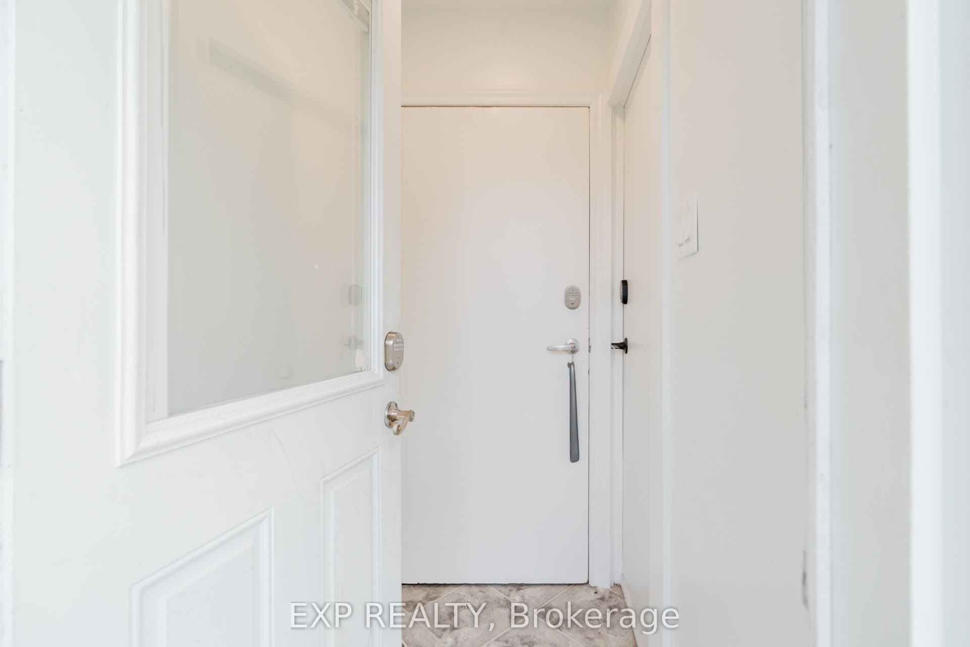 24 Newhaven Street, South Of Baseline To Knoxdale, Ottawa ON K2G 0X5