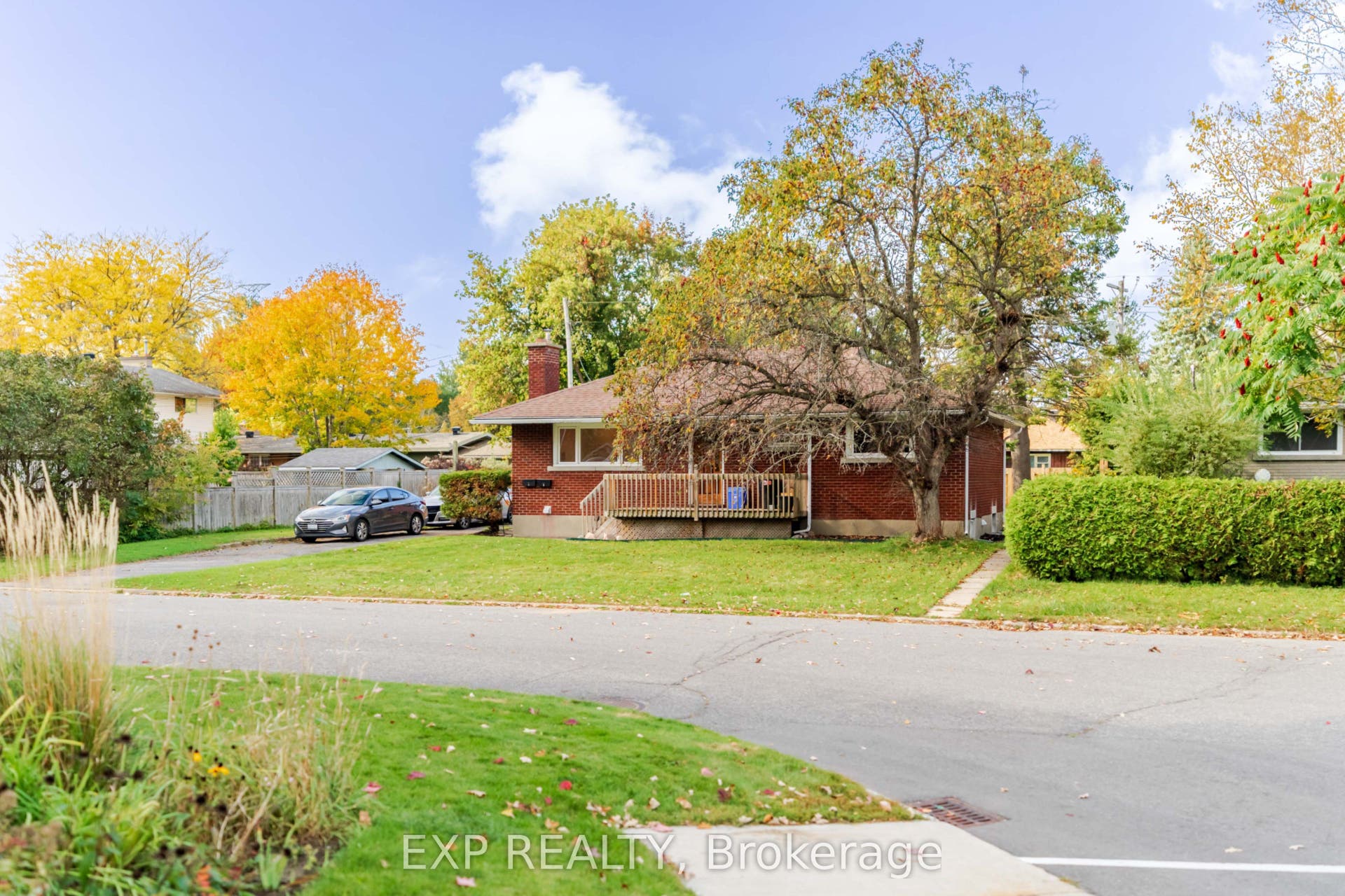24 Newhaven Street, South Of Baseline To Knoxdale, Ottawa ON K2G 0X5