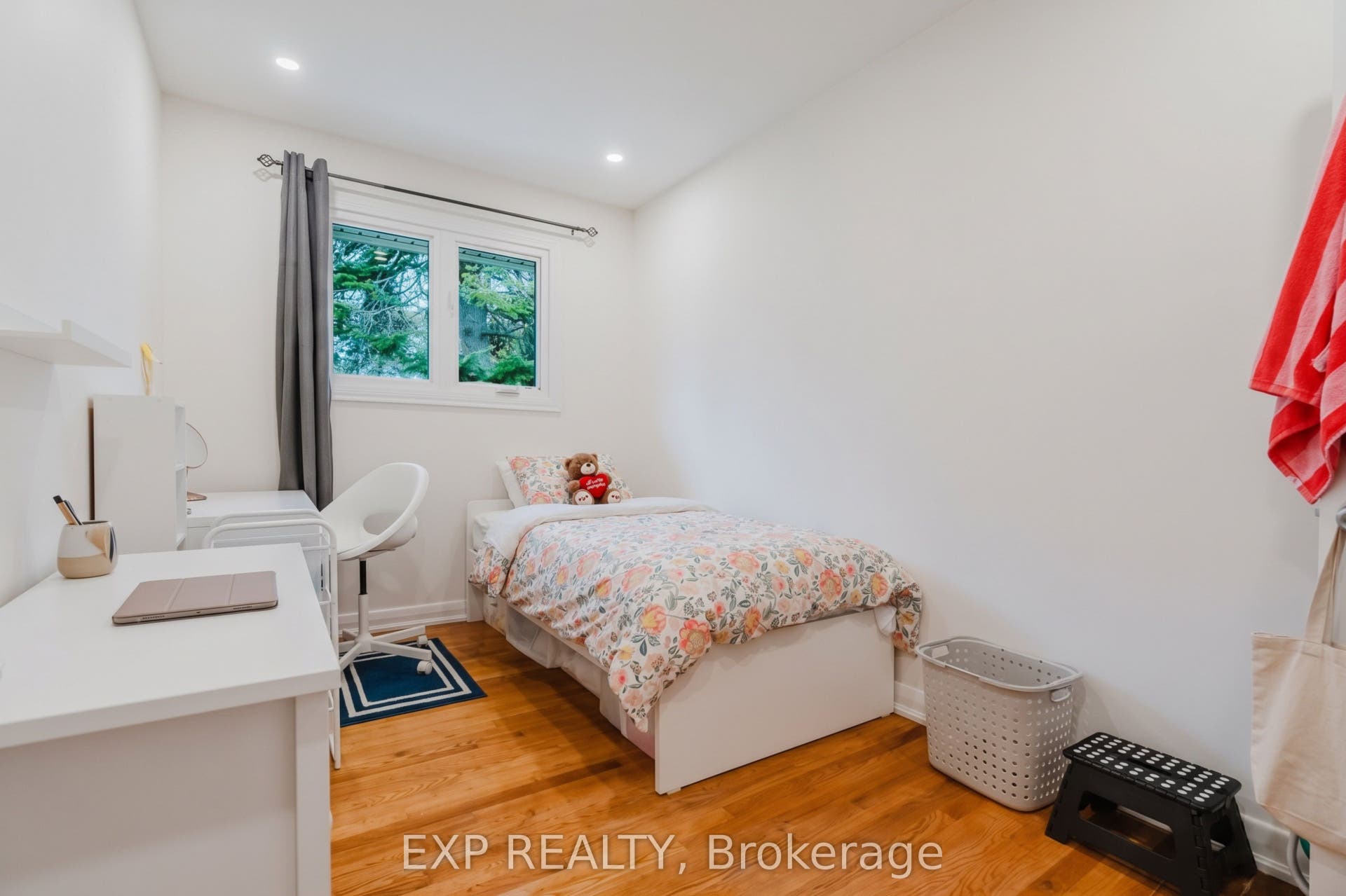 24 Newhaven Street, South Of Baseline To Knoxdale, Ottawa ON K2G 0X5