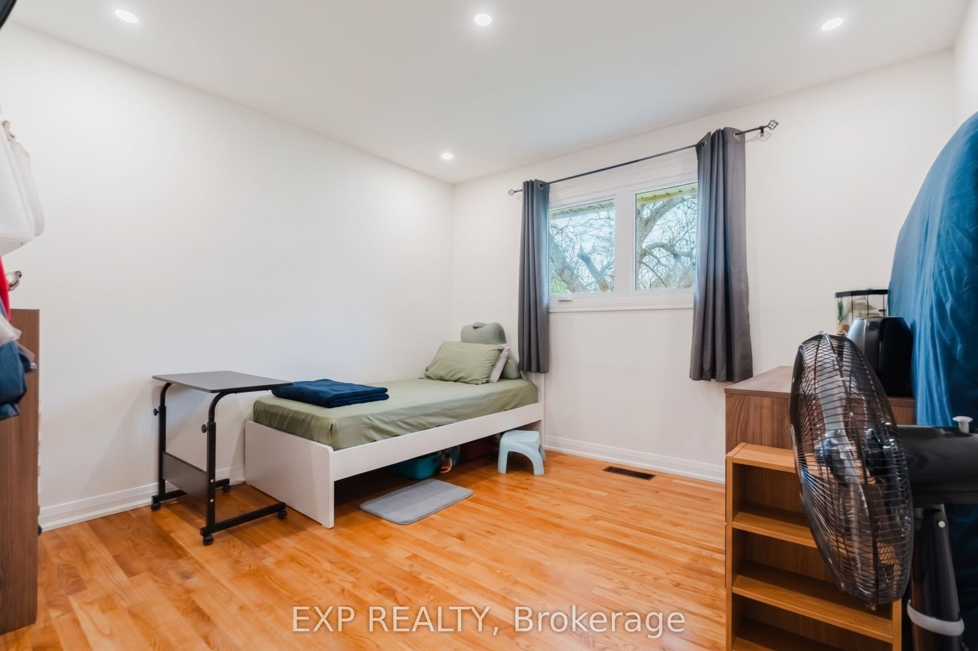 24 Newhaven Street, South Of Baseline To Knoxdale, Ottawa ON K2G 0X5