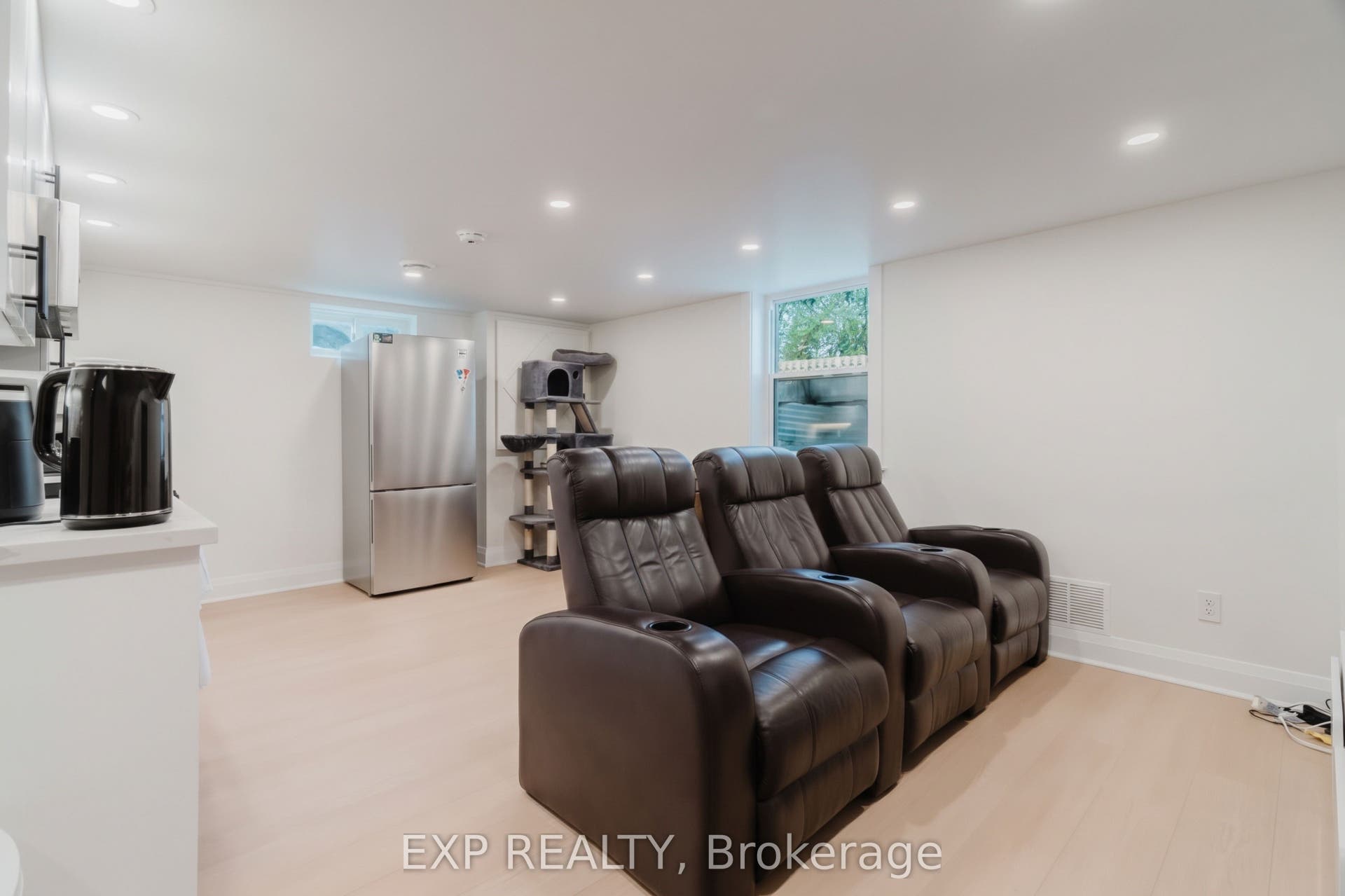24 Newhaven Street, South Of Baseline To Knoxdale, Ottawa ON K2G 0X5