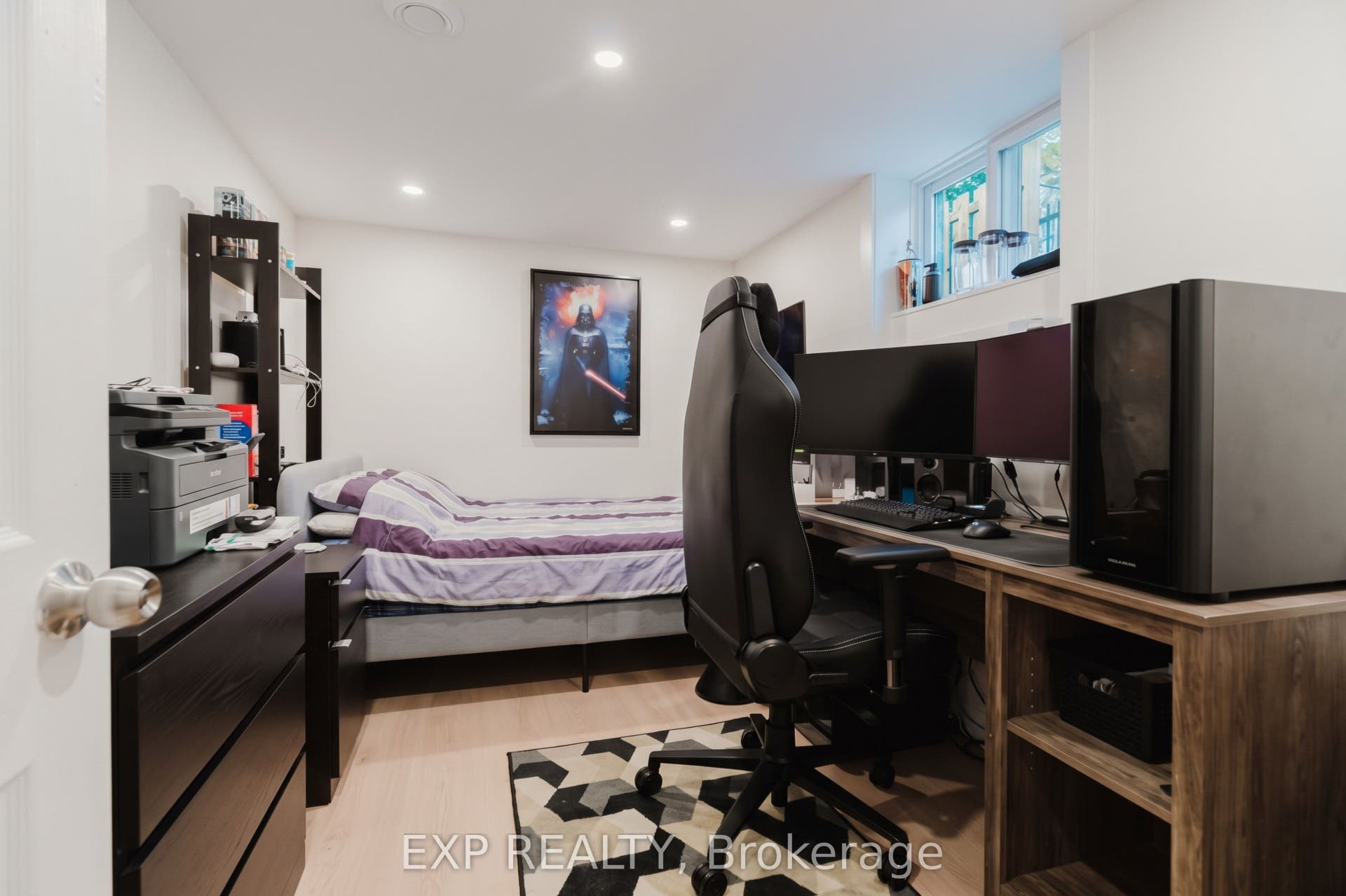 24 Newhaven Street, South Of Baseline To Knoxdale, Ottawa ON K2G 0X5