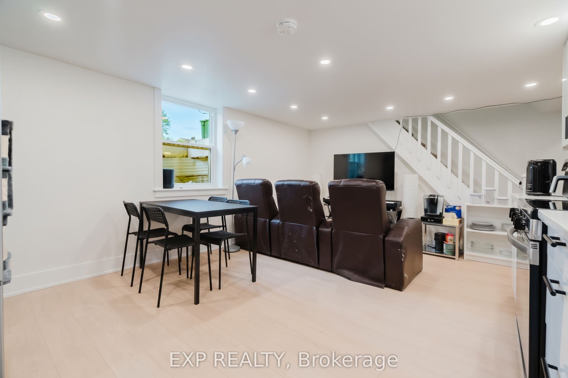 24 Newhaven Street, South Of Baseline To Knoxdale, Ottawa ON K2G 0X5
