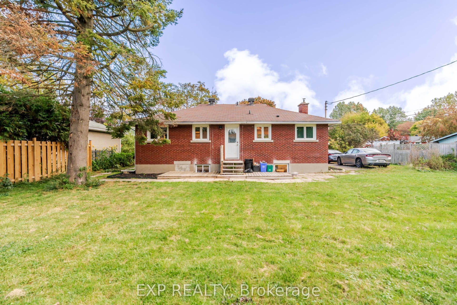 24 Newhaven Street, South Of Baseline To Knoxdale, Ottawa ON K2G 0X5