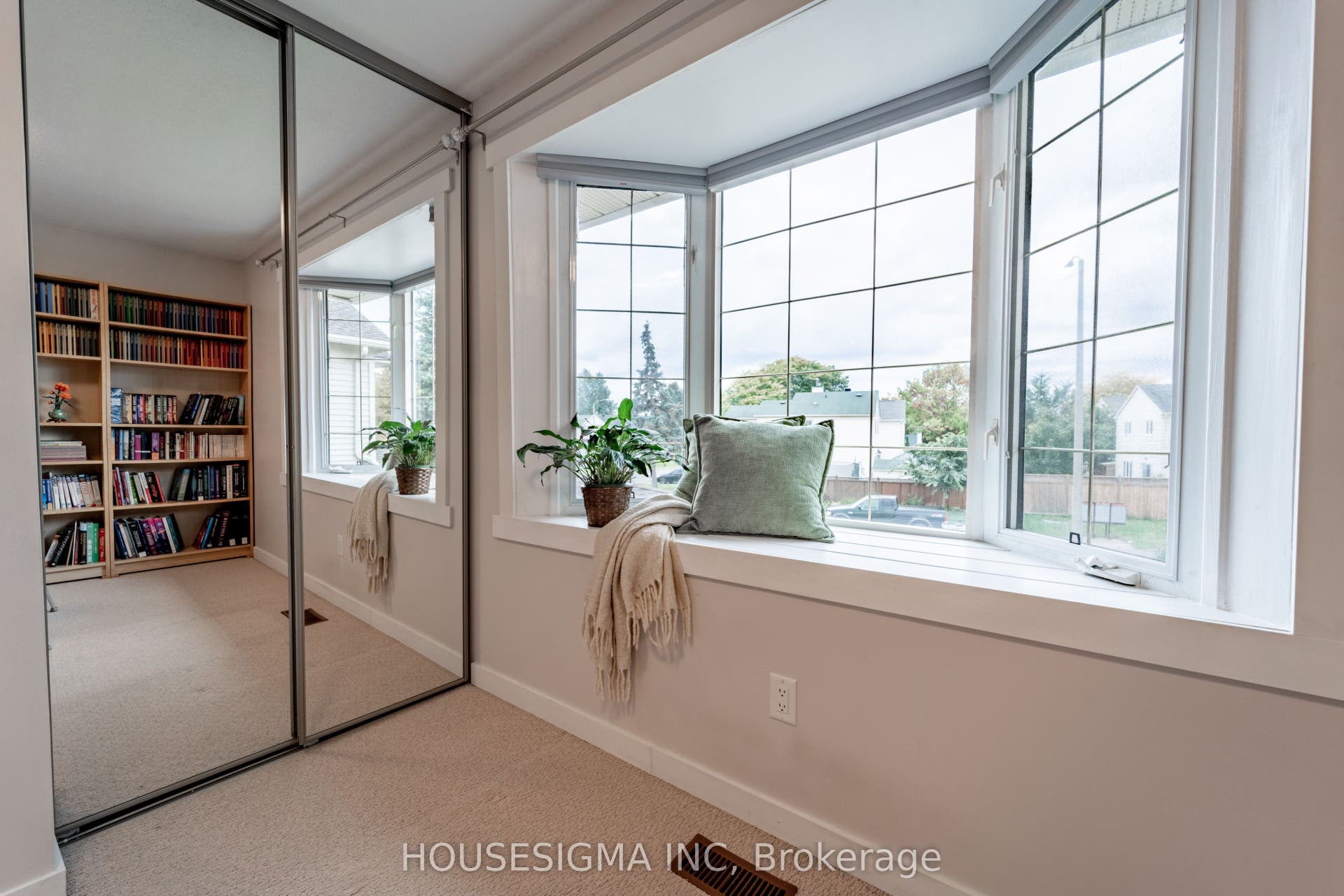 247 Mceachern Crescent, Orleans - Cumberland And Area, Ottawa ON K1E 3K6