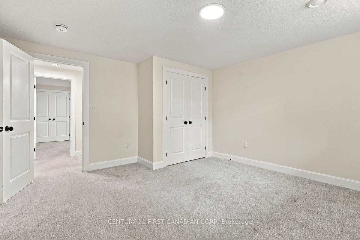 12 Briscoe Crescent, Strathroy-Caradoc, Middlesex ON N7G 4E1