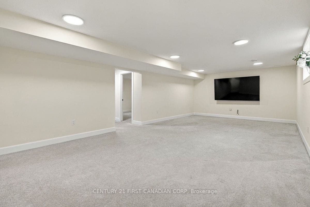12 Briscoe Crescent, Strathroy-Caradoc, Middlesex ON N7G 4E1