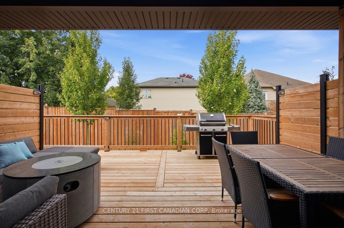 12 Briscoe Crescent, Strathroy-Caradoc, Middlesex ON N7G 4E1
